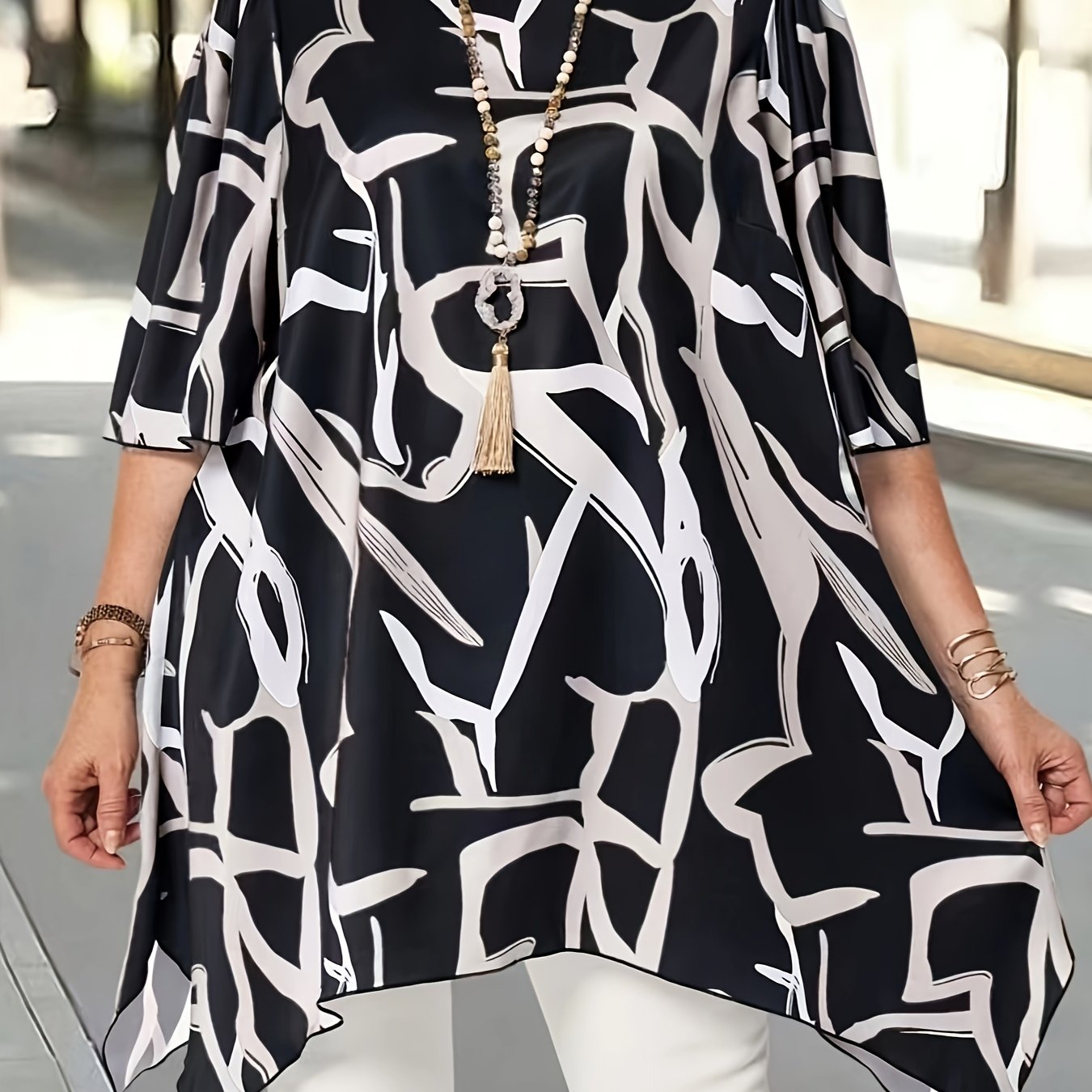 Plus Size Women's Asymmetrical Hem Top Black White Print Summer Vacation Casual