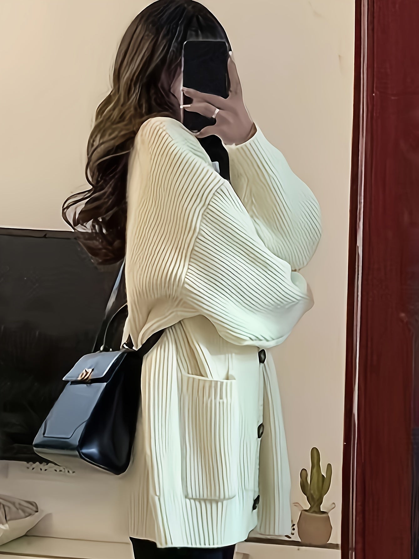 Klassik V-shaklidagi kardigan, tugmachali old qismi va cho'ntakli, kuz va qish ayollar kiyimlari uchun