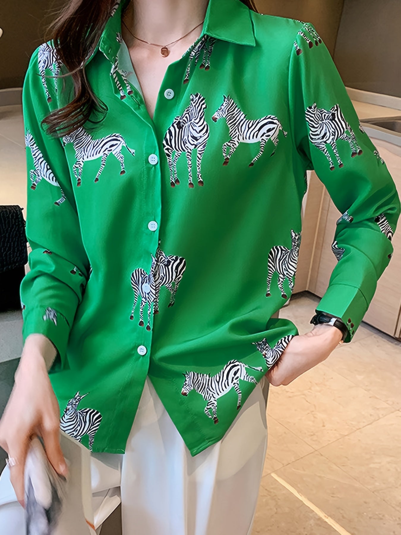 Blusa de poliéster de manga larga con estampado de animal y talla plus para mujer