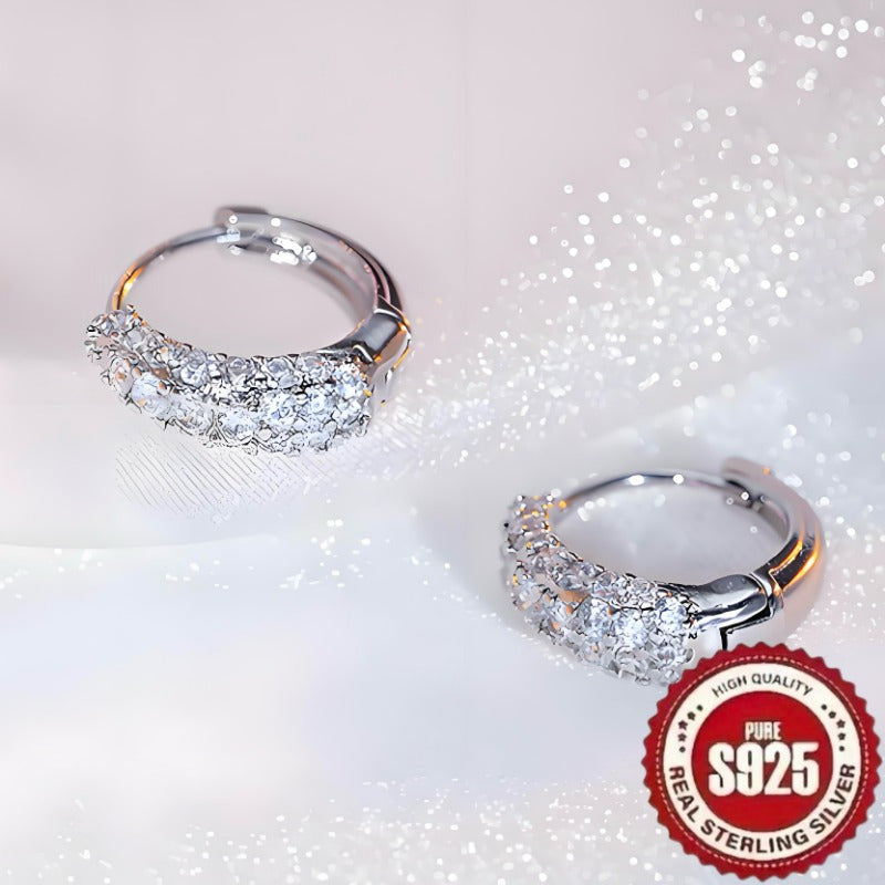 S925 sterling kumushdan yasalgan, sintetik zirkoniya bilan bezatilgan, ijodiy geometrik dizayndagi bir juft taqinchoq, har kuni kiyish yoki ziyofatlar uchun mukammal.