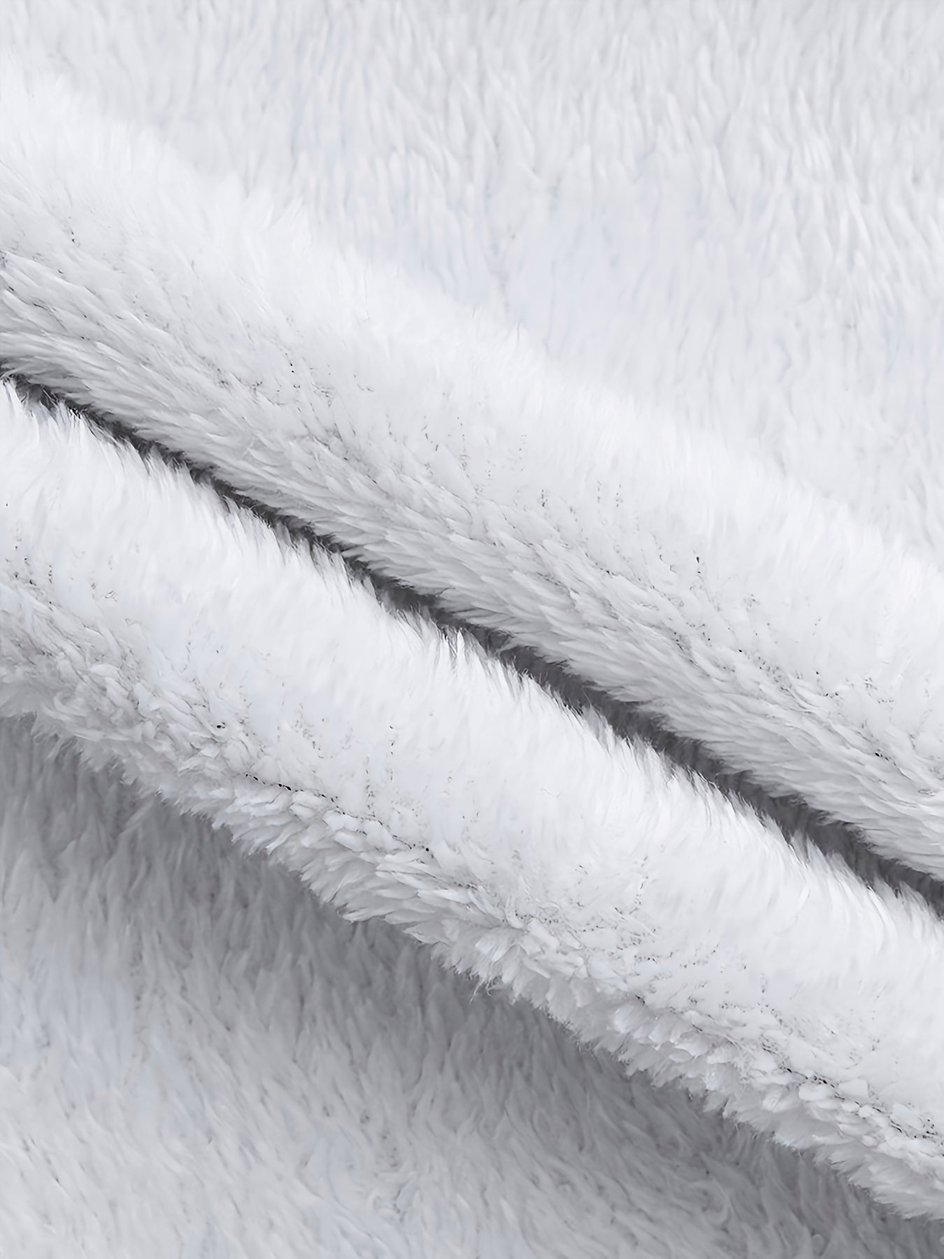 Katta o'lchamlar uchun qishki trench palto 100% polyesterdan tayyorlangan, cho'zilmaydigan bir rangli mato. Chiqish ipi detali va uzun uzunlikka ega.