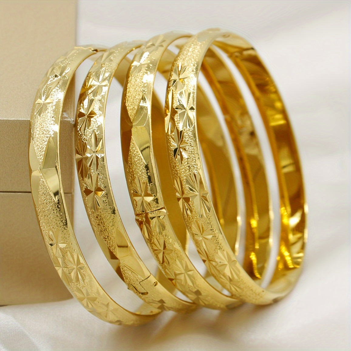 Set of 4 Vintage Gold-Plated Copper Bangle Bracelets for Women Casual Wear Gifting