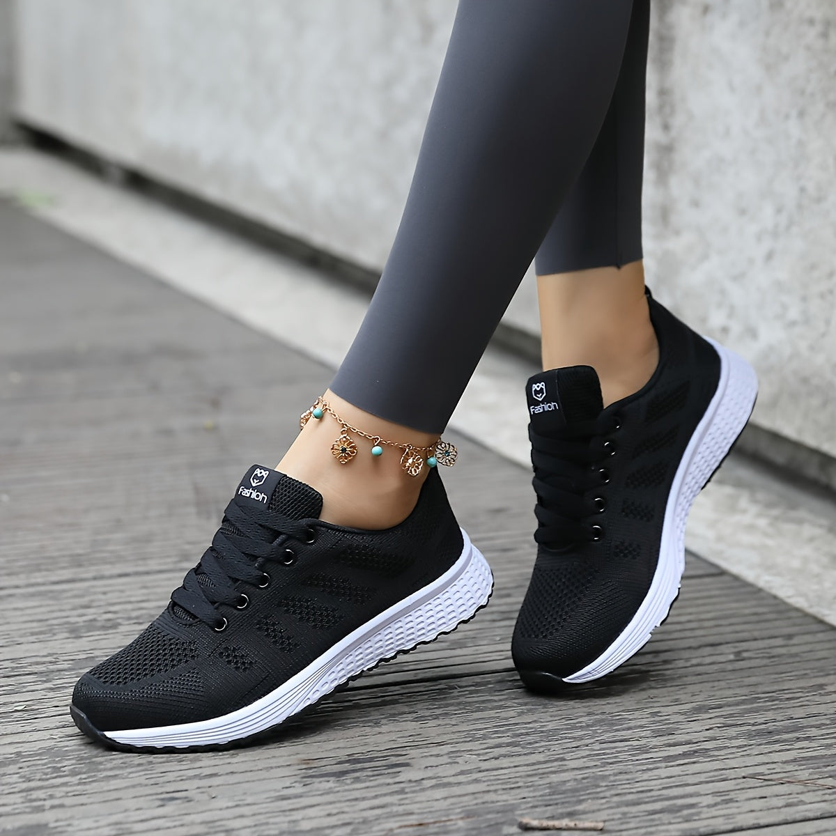 Women's Mesh Casual Sneakers Black and White Low-Top Running Shoes