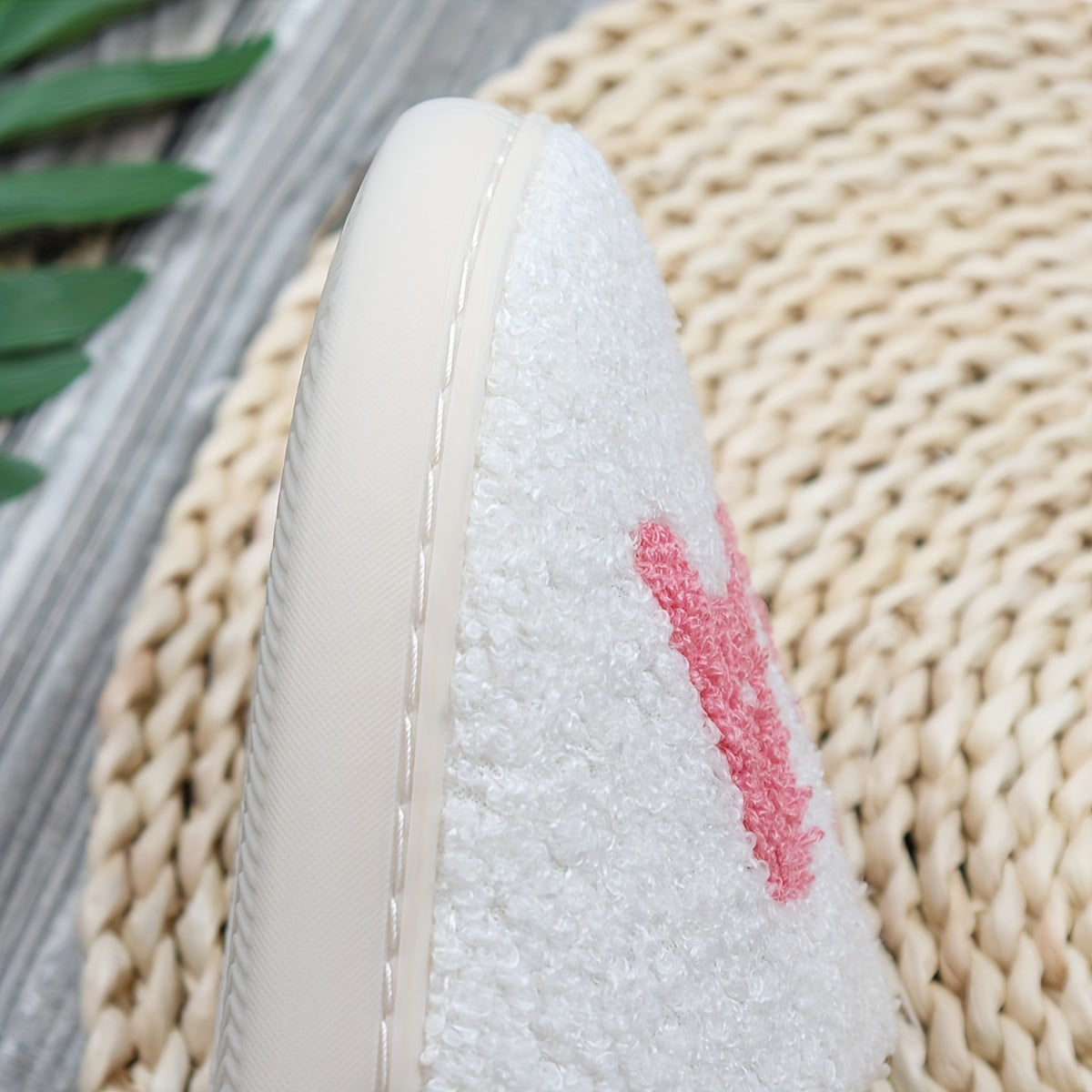 Women's Plush Slippers with "Mama" Lettering Non-Slip Indoor Outdoor Warmth