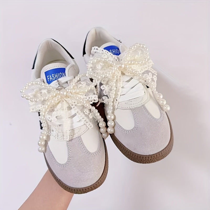 Ayollar uchun tasmali va kamonli poyafzal kliplar to'plami Oq tasmalar va lentalar bilan kamonlar