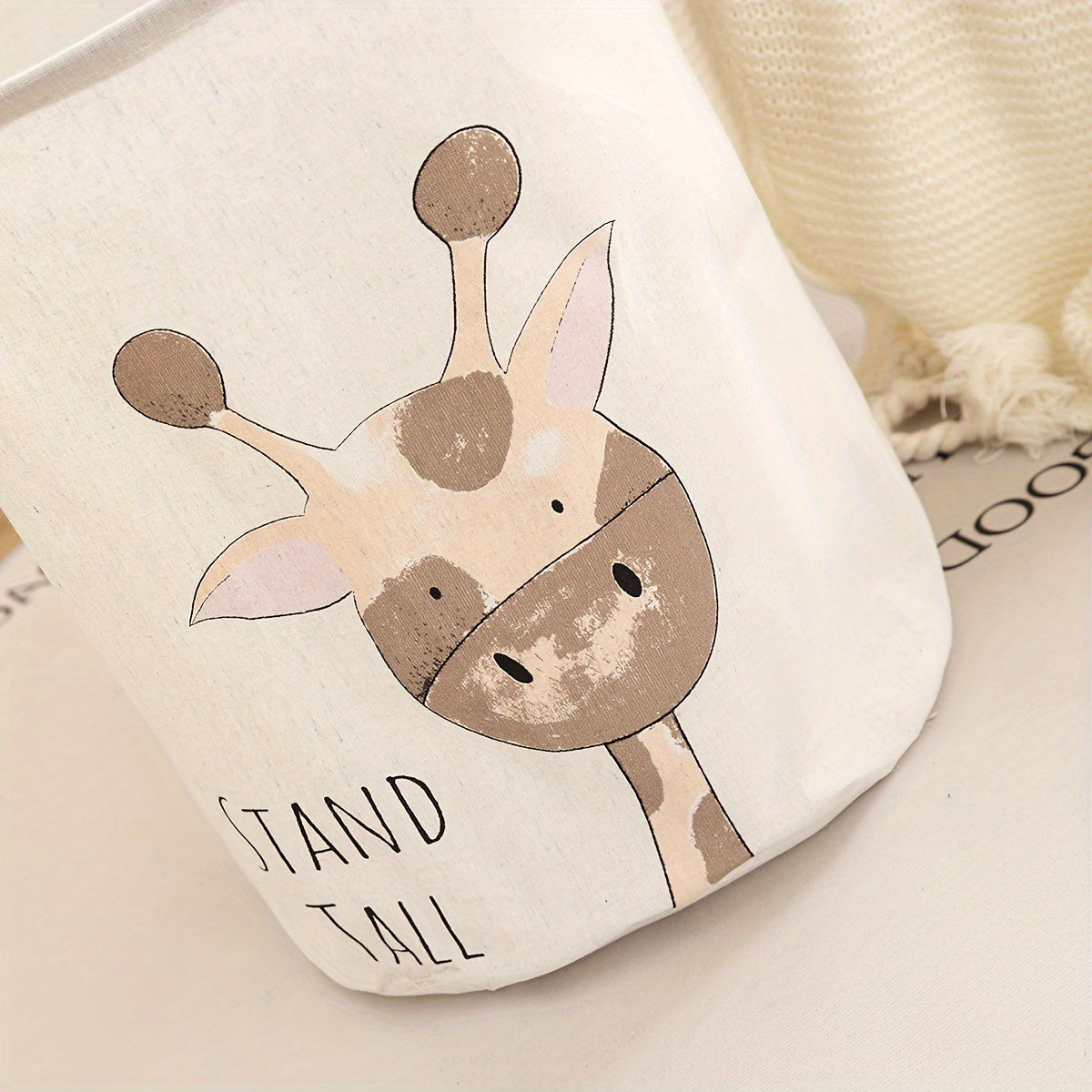Cesta de almacenamiento plegable con asas y diseño de jirafa cartoon para juguetes, ropa y libros