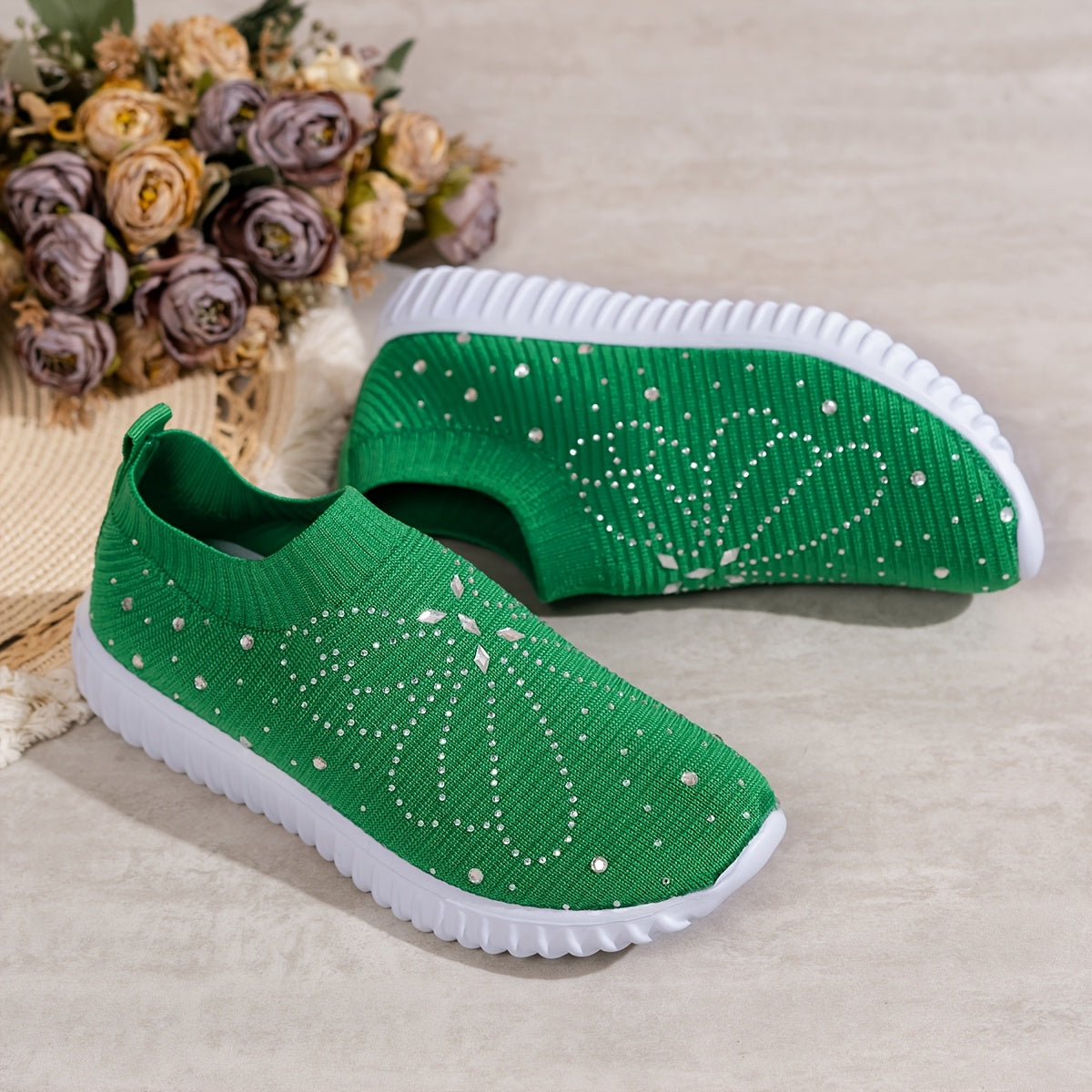 Ayollar uchun yashil to'qilgan slip-on sport poyabzali, porloq bezaklar bilan