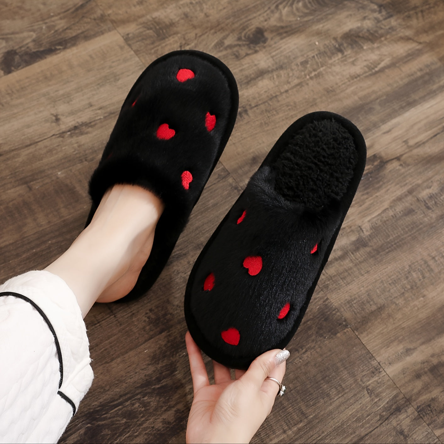 Women's Warm Heart-Shaped Pattern Home Slippers for Autumn and Winter