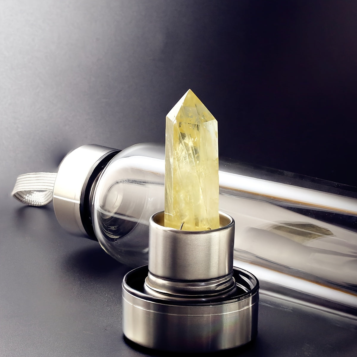 Sun'iy kristal suv shishasi, ametist va oq kristalli cho'zilgan tosh dizayni bilan