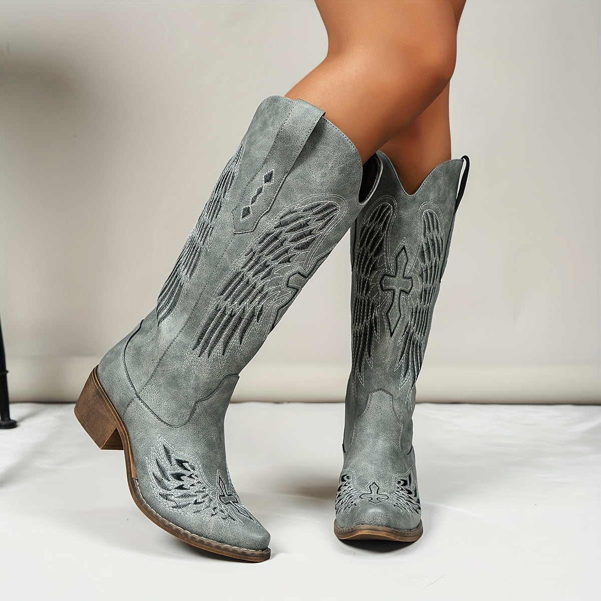 Women’s Cowboy Boots Embroidered Western Style Solid Color Slip-On