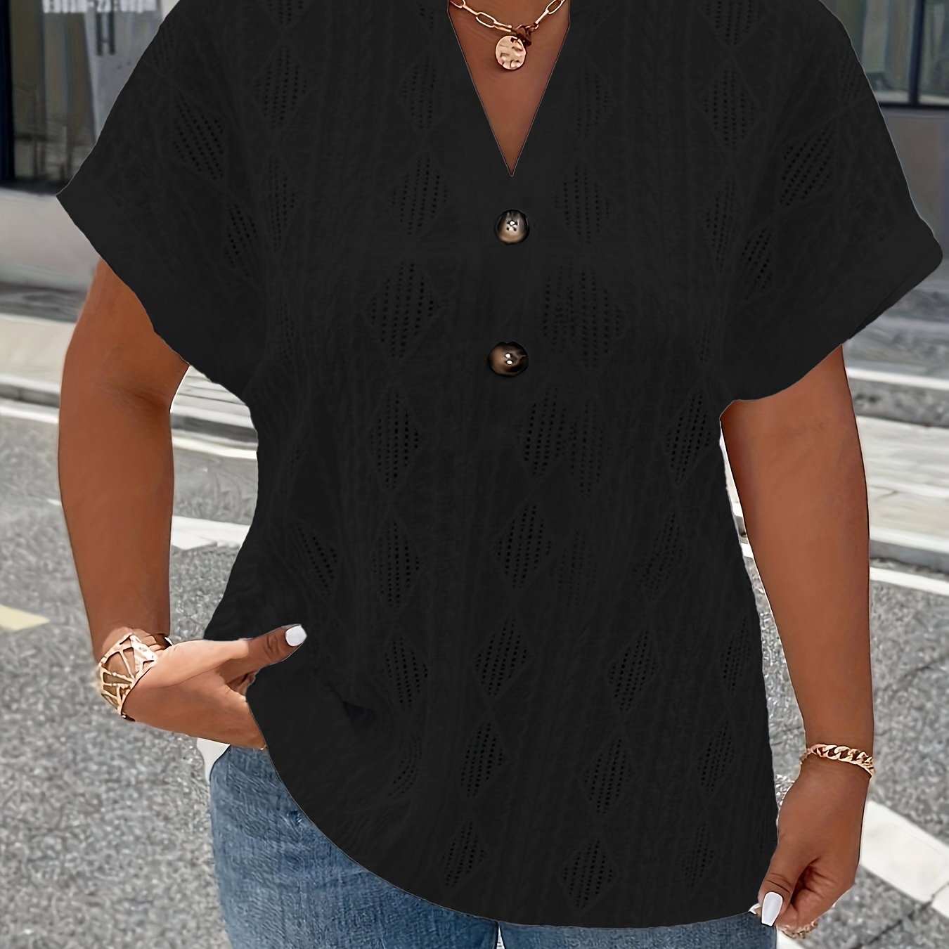 Plus o'lcham ayollar uchun kengaytirilgan V-yuqa T-shirt qisqa sleeve geometrik jacquard yozgi ko'ylak