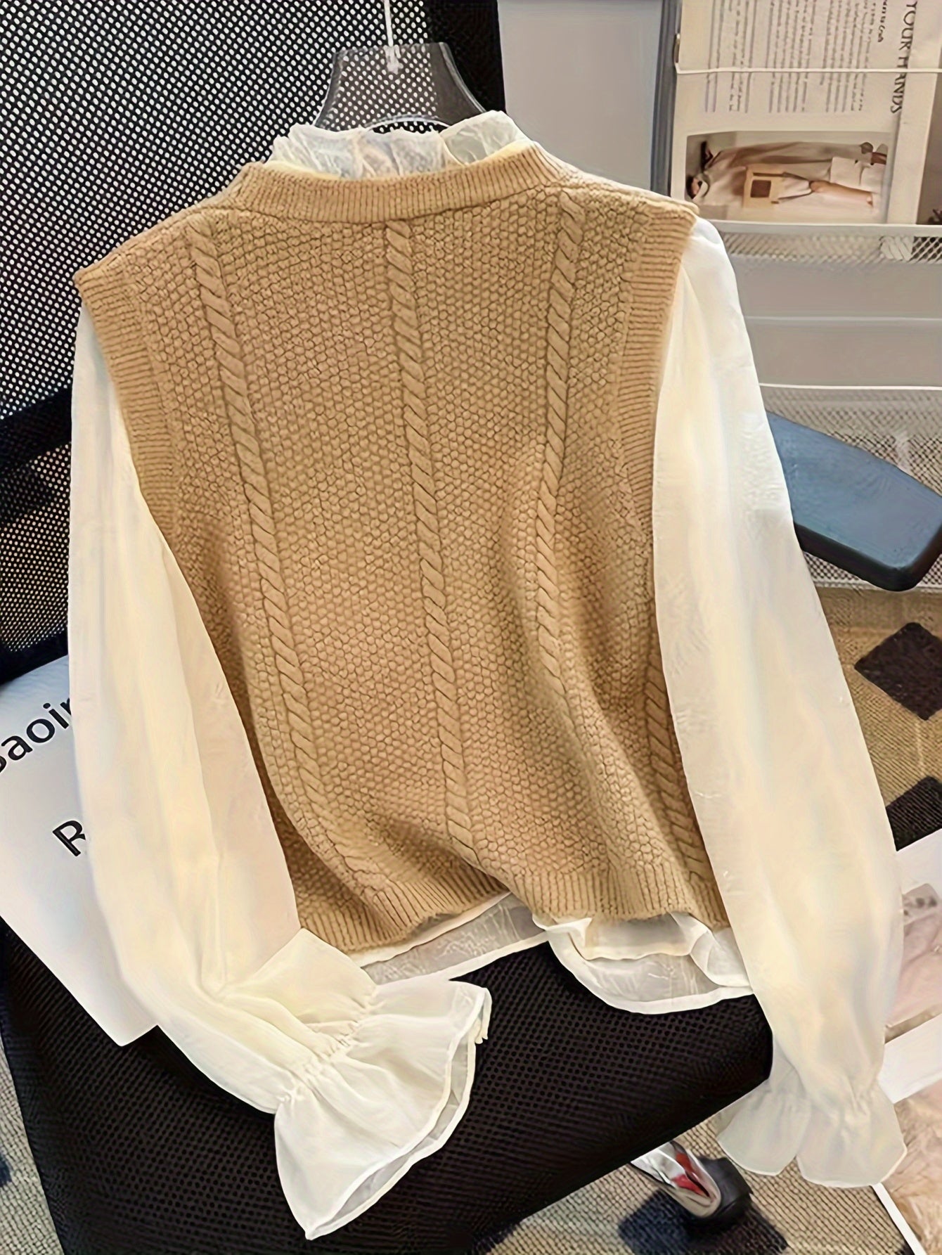 Women's Sleeveless Knit Vest with Floral Pattern and V-Neck for Spring and Fall