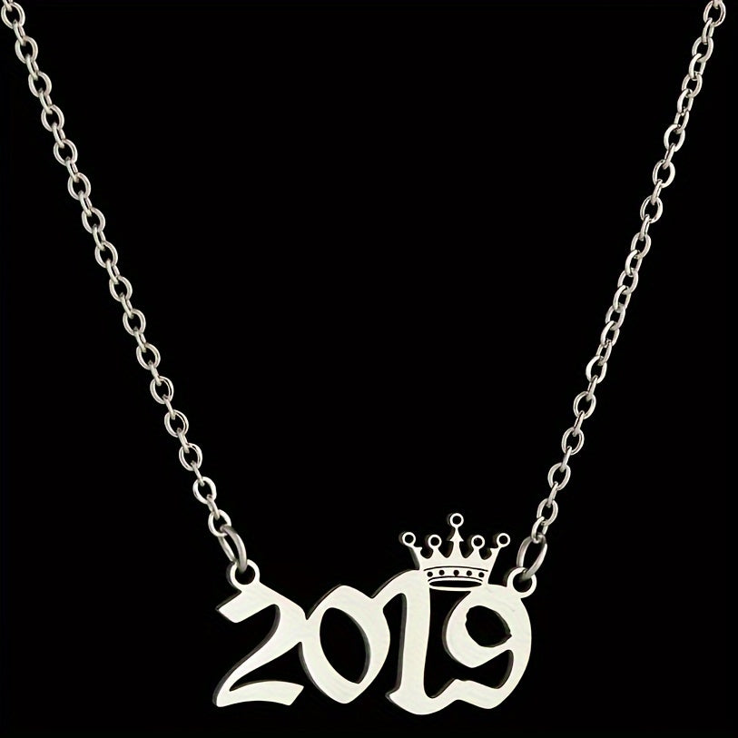 Silliq zanglamas po'latdan yasalgan "50.98m" zanjir, toj detali bilan. U uchun mukammal tug'ilgan kun sovg'asi. Har kuni kiyish va barcha fasllar uchun mos.