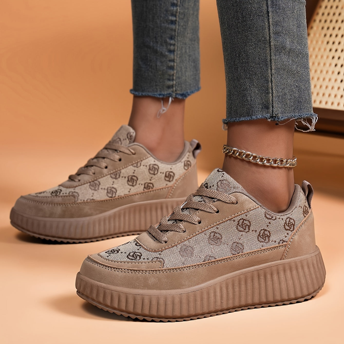 Women’s Lightweight Breathable Lace-Up Casual Sneakers for All Season