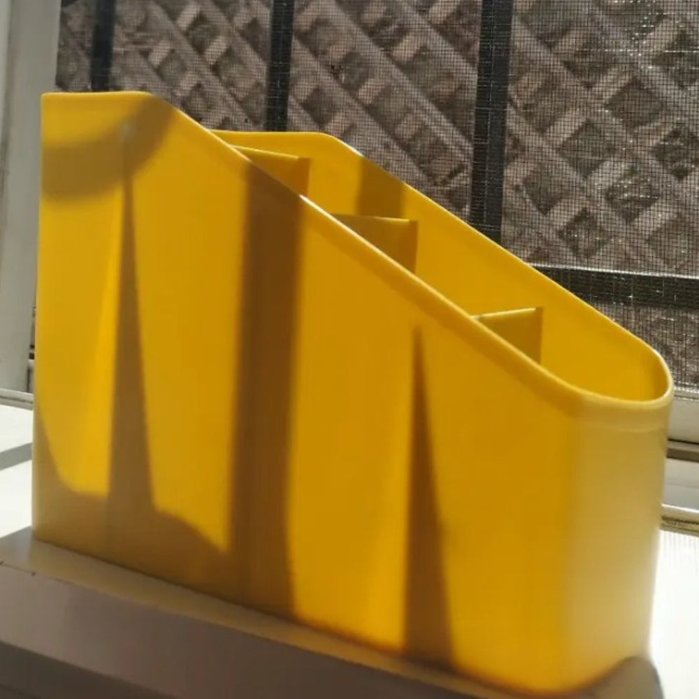 Kosmetika, masofadan boshqarish pultlari va boshqa narsalar uchun ko'p funksiyali stol tashkilotchisi - ofis va uyda, shuningdek, lager sayohatlari uchun ideal.