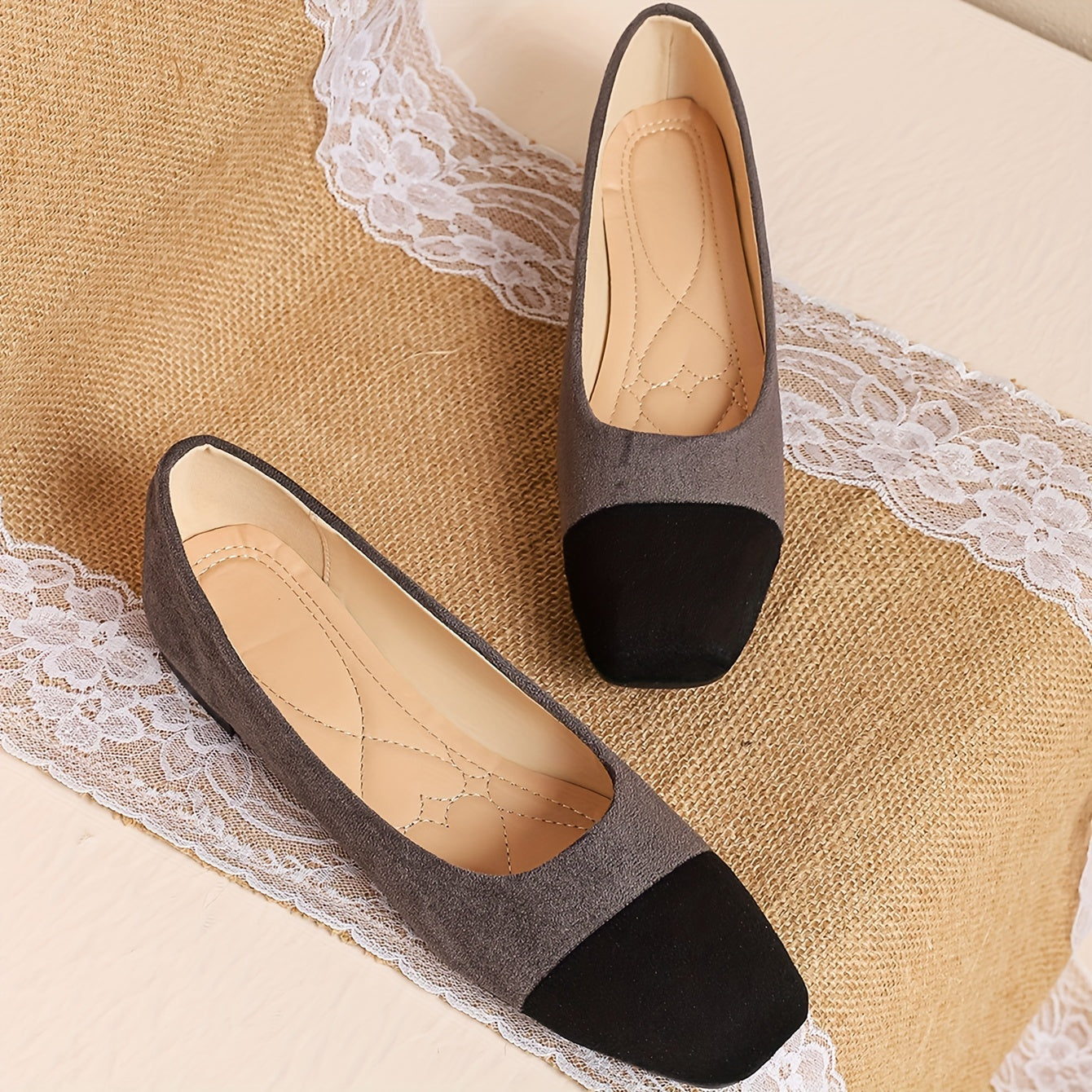 Ayollar uchun rang-barang slip-on tufli katta o'lchamda qulay kvadrat barmoqli poyabzal