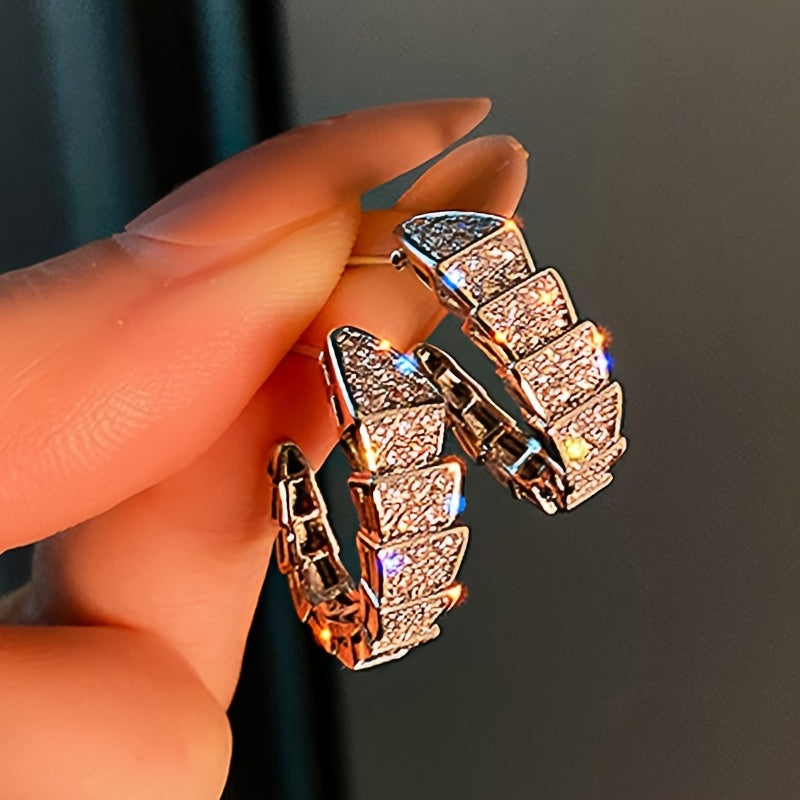 Kunlik va maxsus tadbirlarda foydalanish uchun sun'iy kubik zirkon bilan mis punk uslubidagi barmoq uzuk