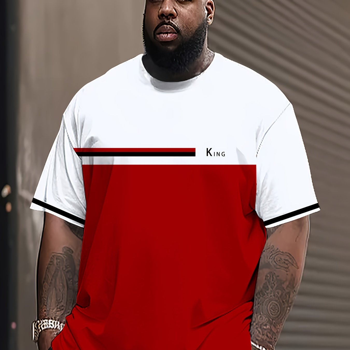 Erkaklar uchun "KING" Rangli Blokli Chiziqli Grafik T-Shirt - Yozgi Faoliyatlar uchun Polyester Aralashmasi Crewneck Qisqa Yengli T-Shirt. Mashinada yuvish mumkin, yozgi tasodifiy kiyim uchun ideal. Cho'ziluvchan mato, katta o'lcham.