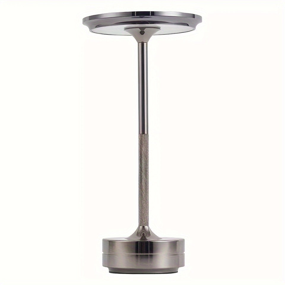 Batareya bilan ishlaydigan, simsiz yotoq lampasi, 3 rangli dimming variantlari bilan. LED lampa qora, oltin yoki kumush ranglarda mavjud, turli xonalar uchun.