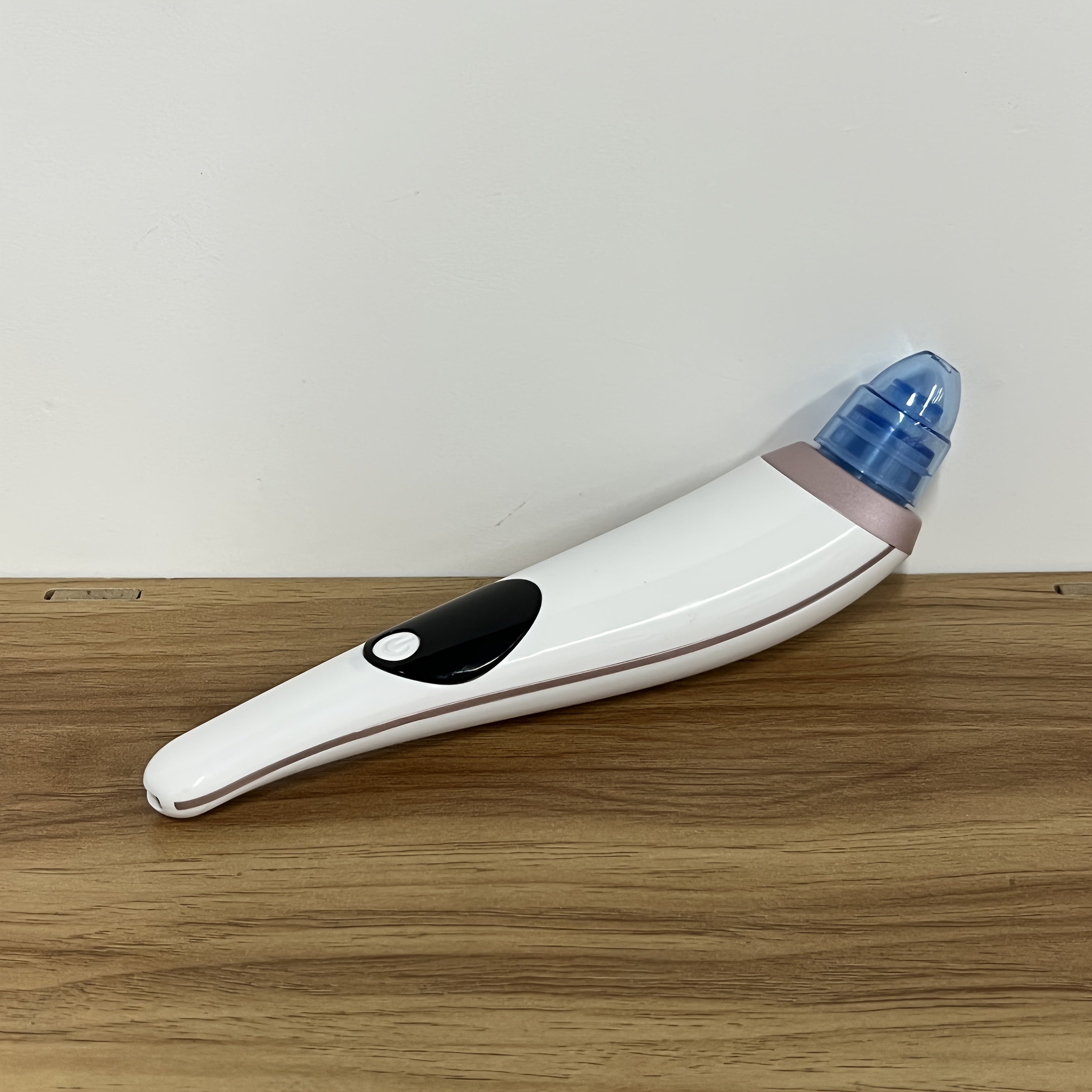 GENAI USB qayta zaryadlanadigan qora nuqta olib tashlovchi, elektr po'lat tozalovchi va uyda foydalanish uchun yuzni so'rish qurilmasi. 300mAh litiy polimer batareyasi bilan ta'minlangan, ≤36V ishlash voltaji.