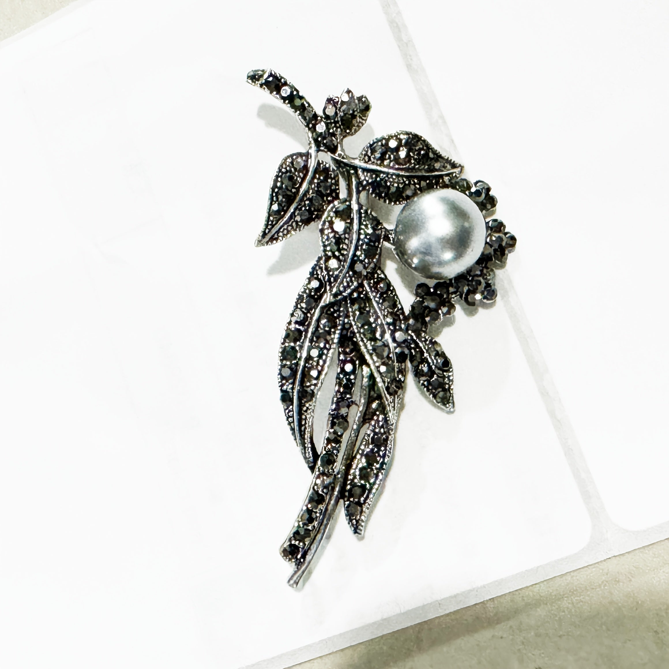 Vintage Gray Rhinestone Plant Brooch for Women Scarves Jackets Accessories