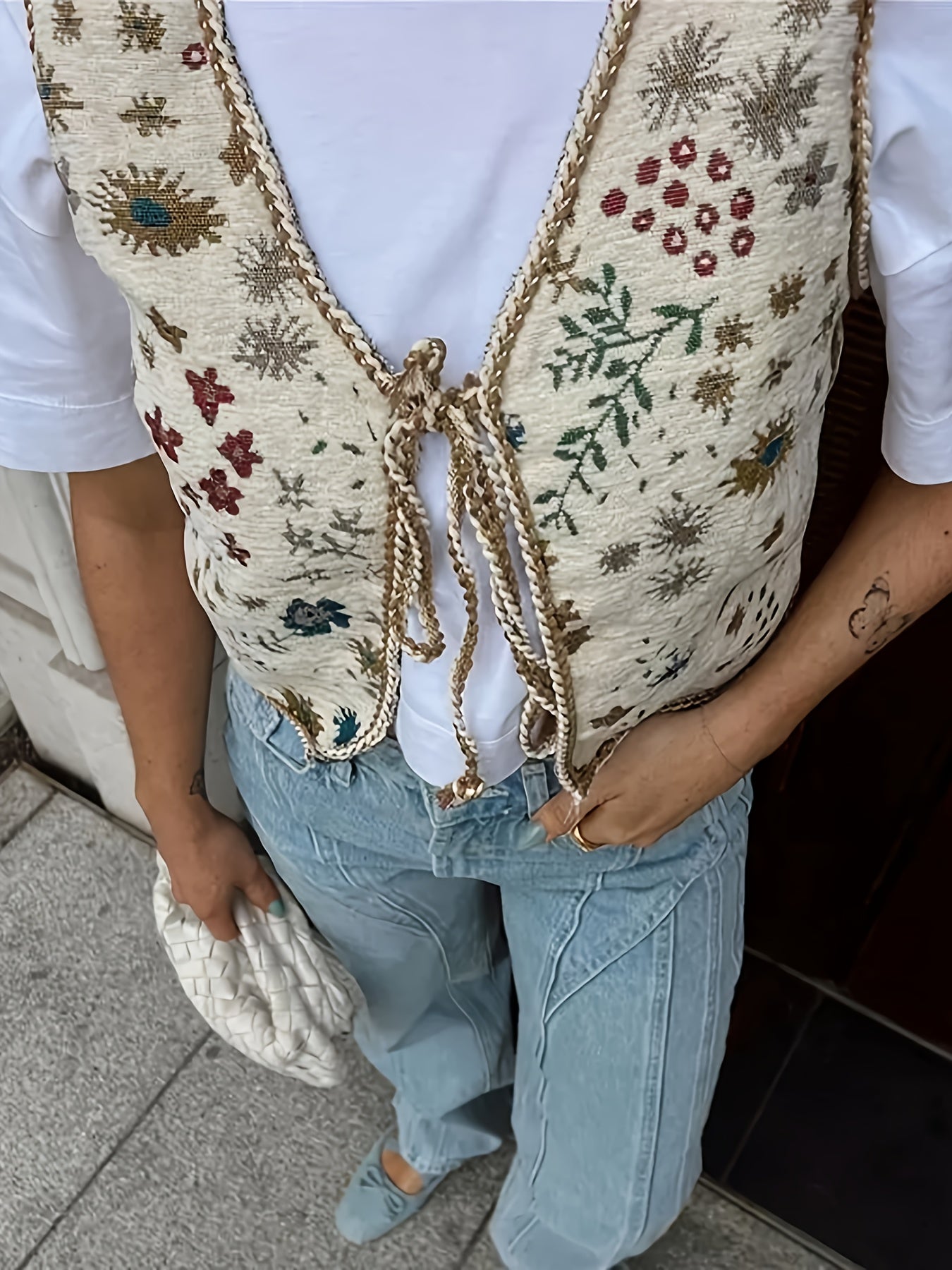 Women's Waterproof Embroidered Plant Pattern Polyester Vest with V-Neck Sleeveless for Spring Fall
