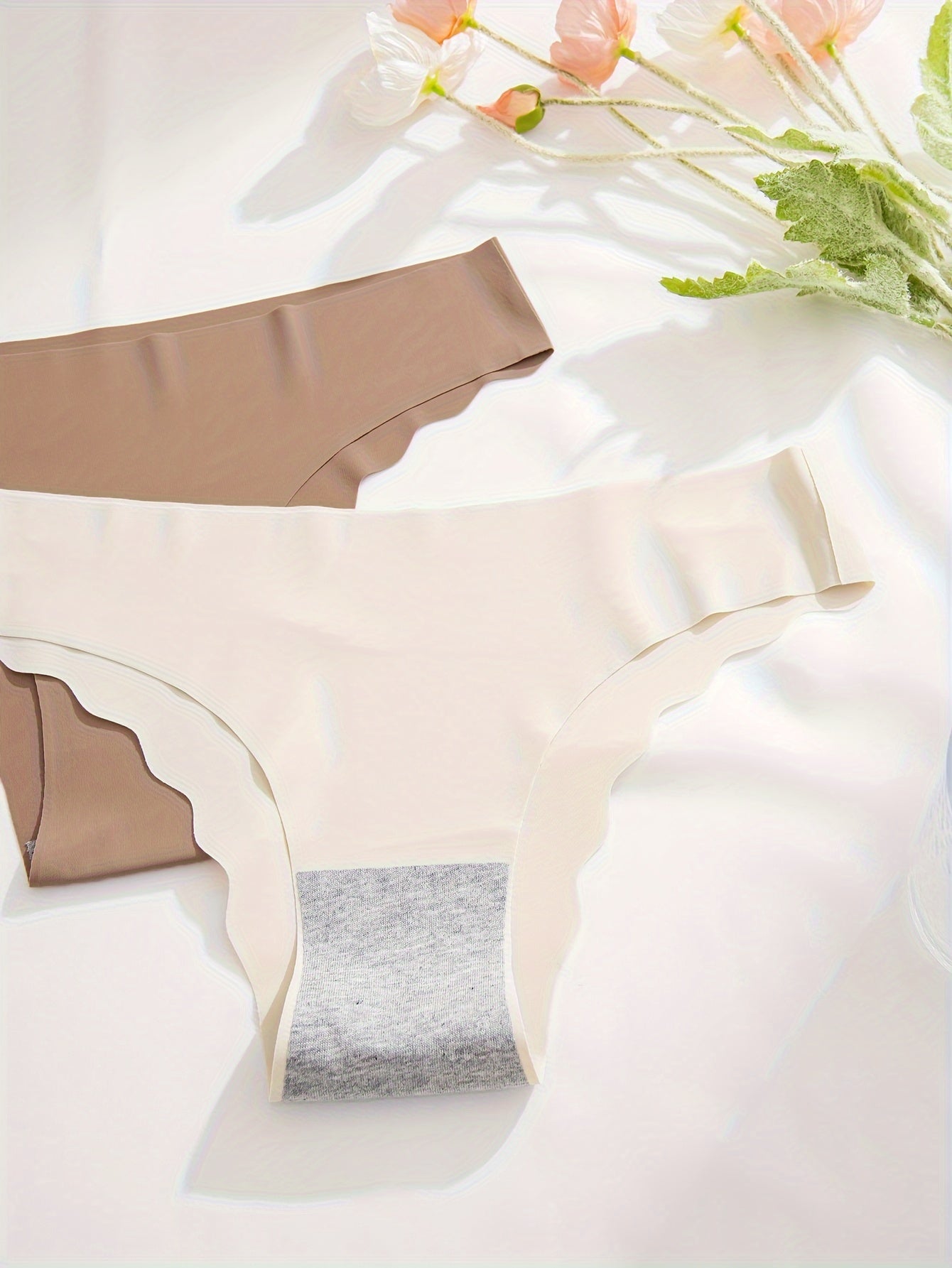 12 ta qirralari scallop shaklida bo'lgan past beldagi briflar, yumshoq va cho'ziluvchan, qulay kiyish uchun, ayollar uchun ichki kiyim va ichki kiyimlar