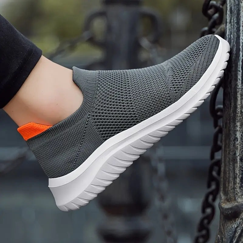 Ayollar uchun nafas oladigan slip-on sport poyabzali neon ranglar yengil yurish poyabzali