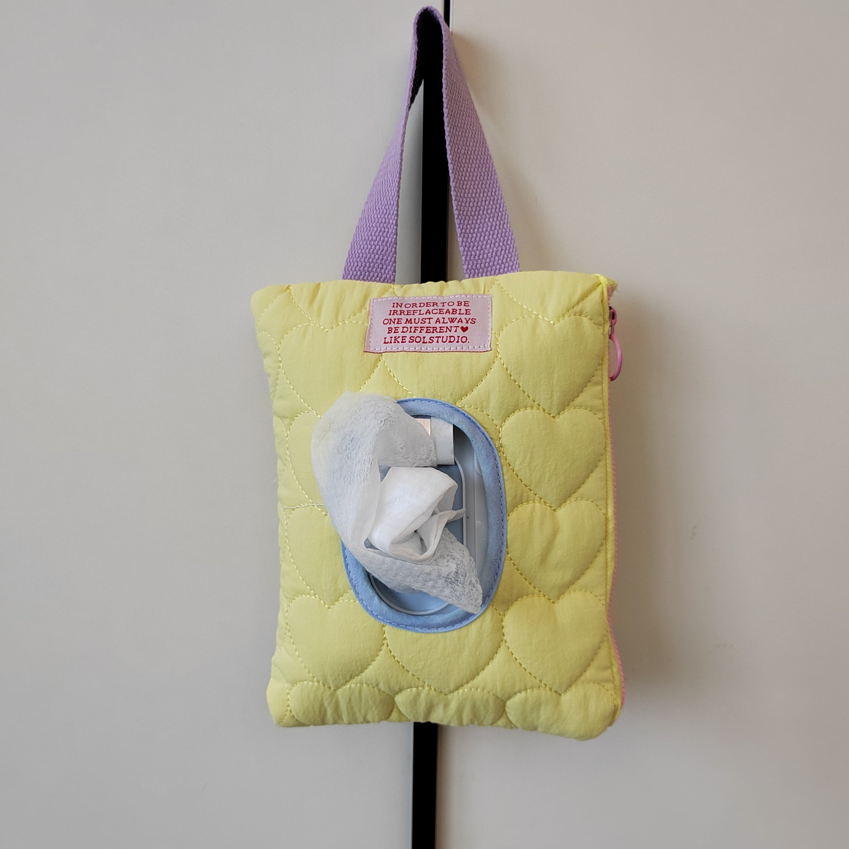 Travel-Friendly Tissue Storage Bag with Flip-Top Lid for Wet Wipes and Car Tissues