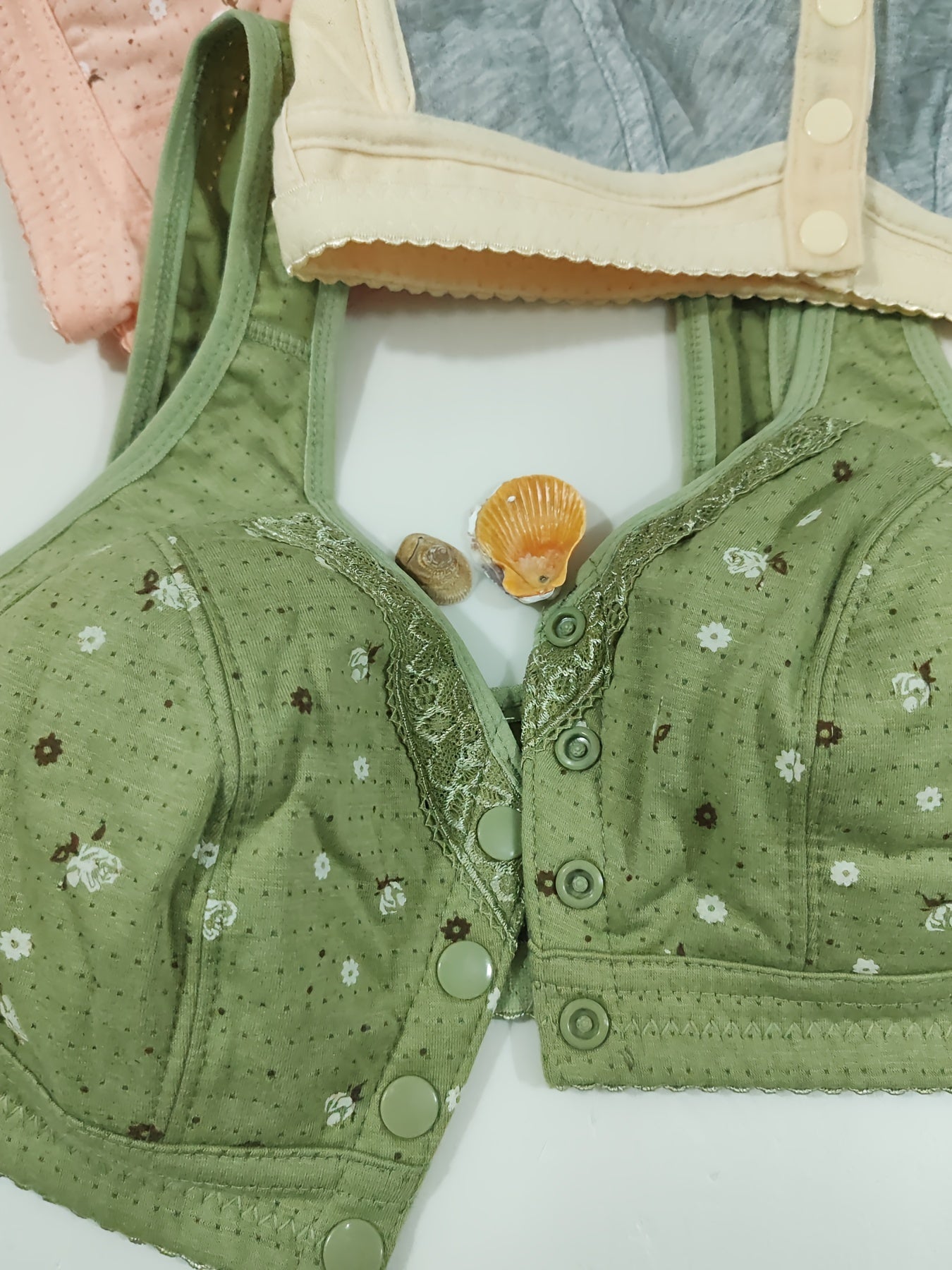 Women's Floral Print Wireless Bra Set with Front Buttons and Adjustable Straps