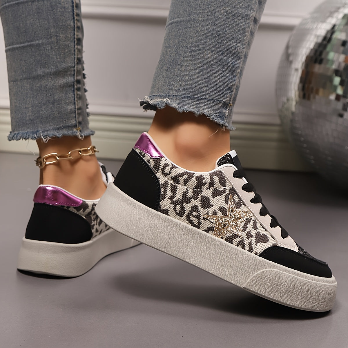 Women’s Leopard Print Casual Sneakers with Glitter Accents and Breathable Design
