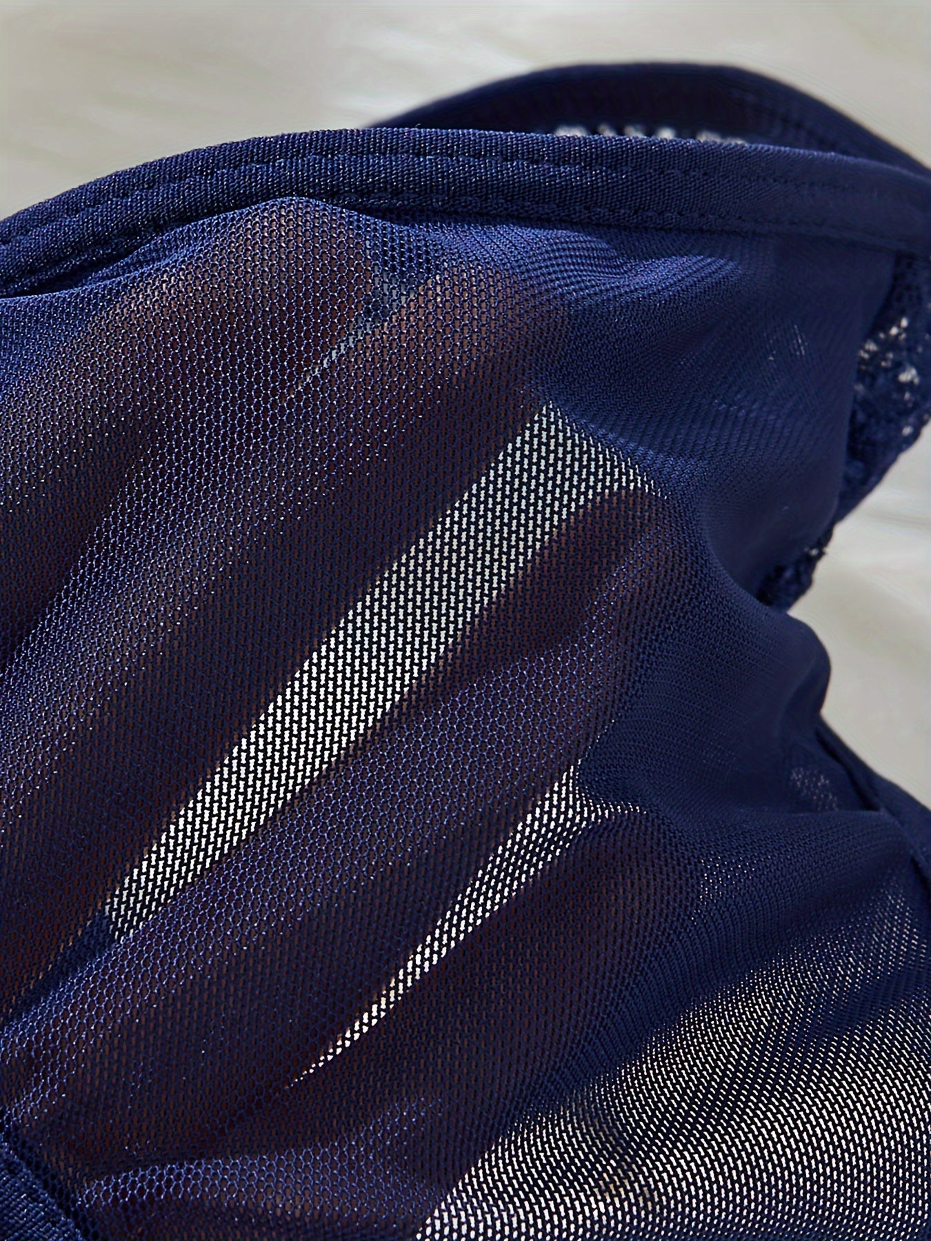 Conjunto de ropa interior de bralette y braguita de encaje azul marino para mujer