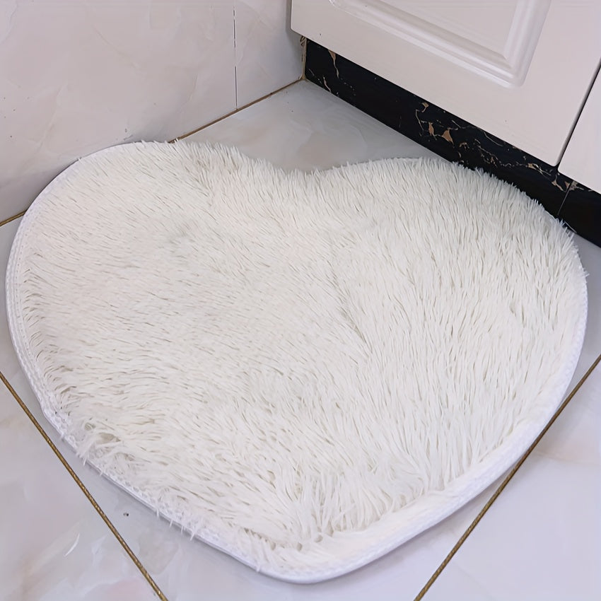 Sevgi kuni, uyimizdagi yotoq xonasi ipak sochli gilam va tatami polida qulay ko'rpa bilan bezatilgan edi. Balkon plush, uzun sochli yostiq va yumshoq, pufakcha yurak shaklidagi gilamga qarab turardi.