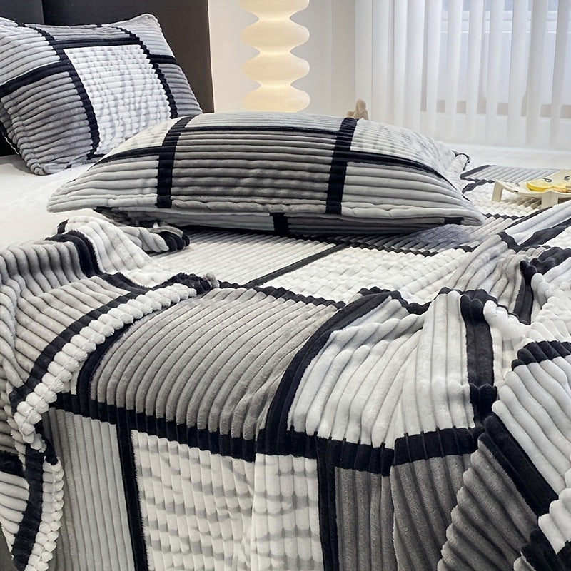 Geometric Checkered Fleece Throw Blanket for All Seasons and Multi-Purpose Use