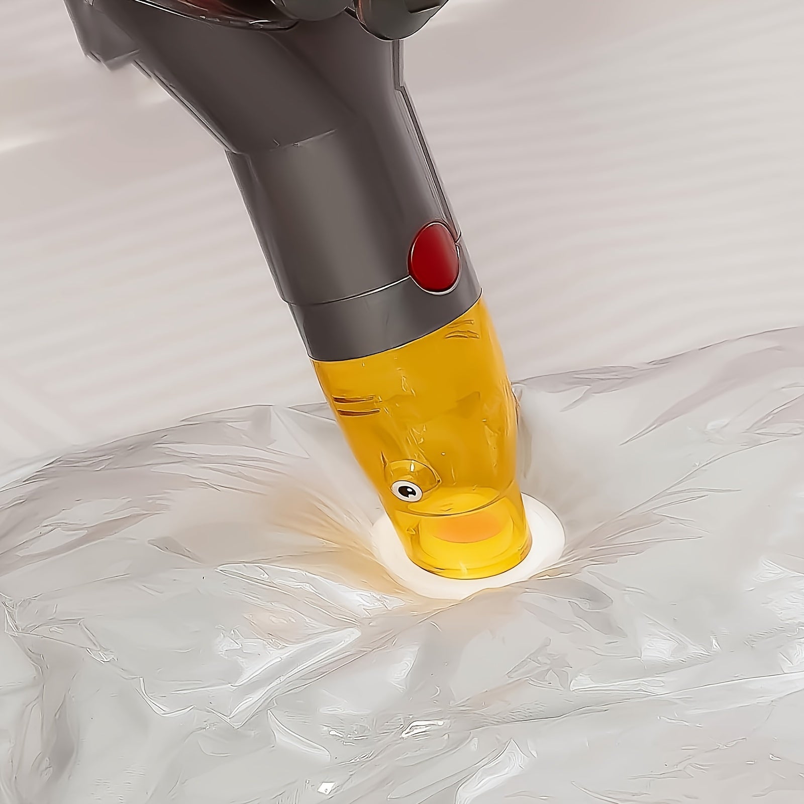 Dyson changyutgichingizni ushbu ko'p funksiyali aksessuar to'plami bilan yangilang. V7, V8, V10, V11 va V15 modellari bilan mos keladi, u simsiz havo nasoslari va samarali tozalash uchun mini boshlar bilan birga keladi.