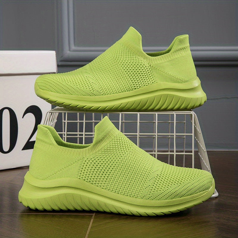 Men's Lightweight Breathable Running Shoes Fabric Slip-On Solid Color Outdoor Sneakers