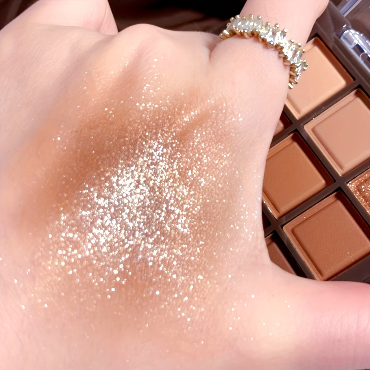 Brown Matte and Shimmery Eyeshadow Palette with 9 Colors for Long-Lasting Smokey Eye Makeup