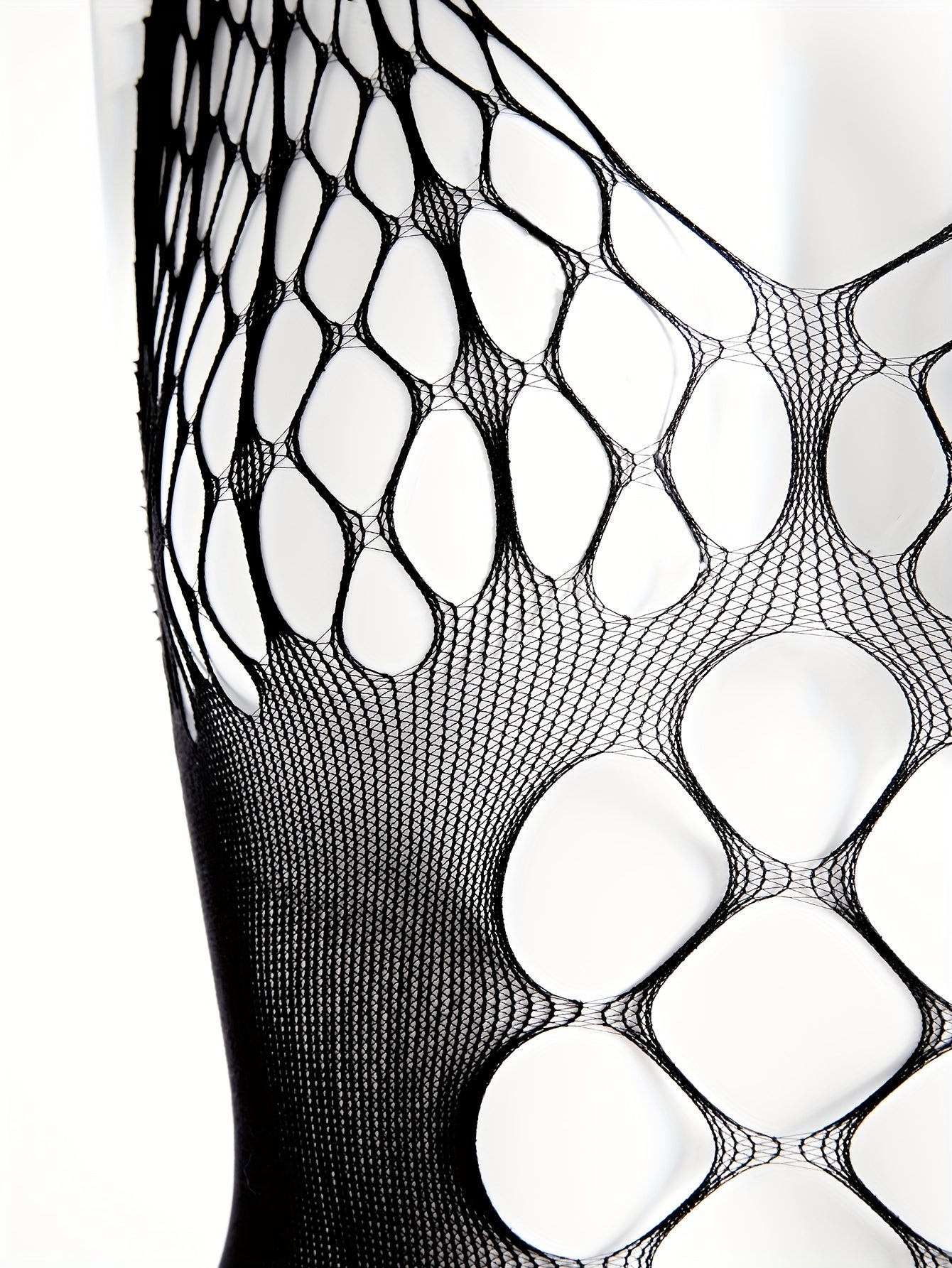 Женское сексуальное белье: Бодистокинг из сетки с халтером и безрукавным дизайном с вырезами.