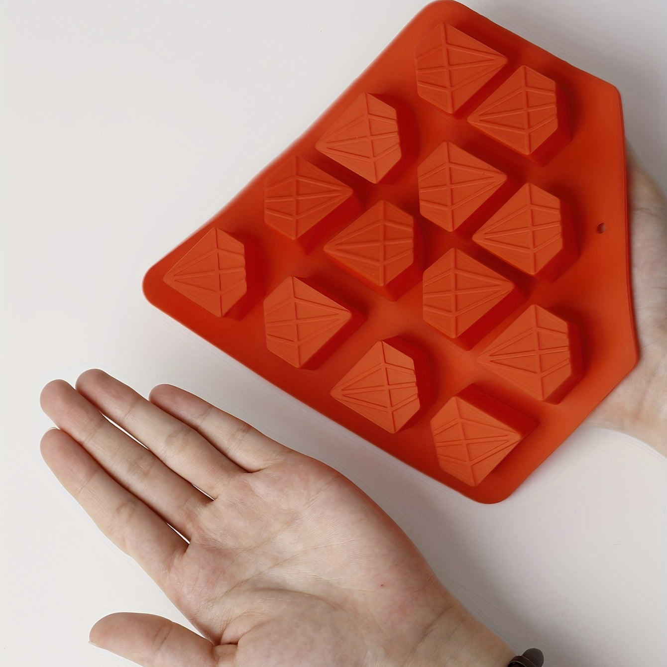 Unisex Silicone Ice Tray Mold for Elegant Cocktails and Beverages