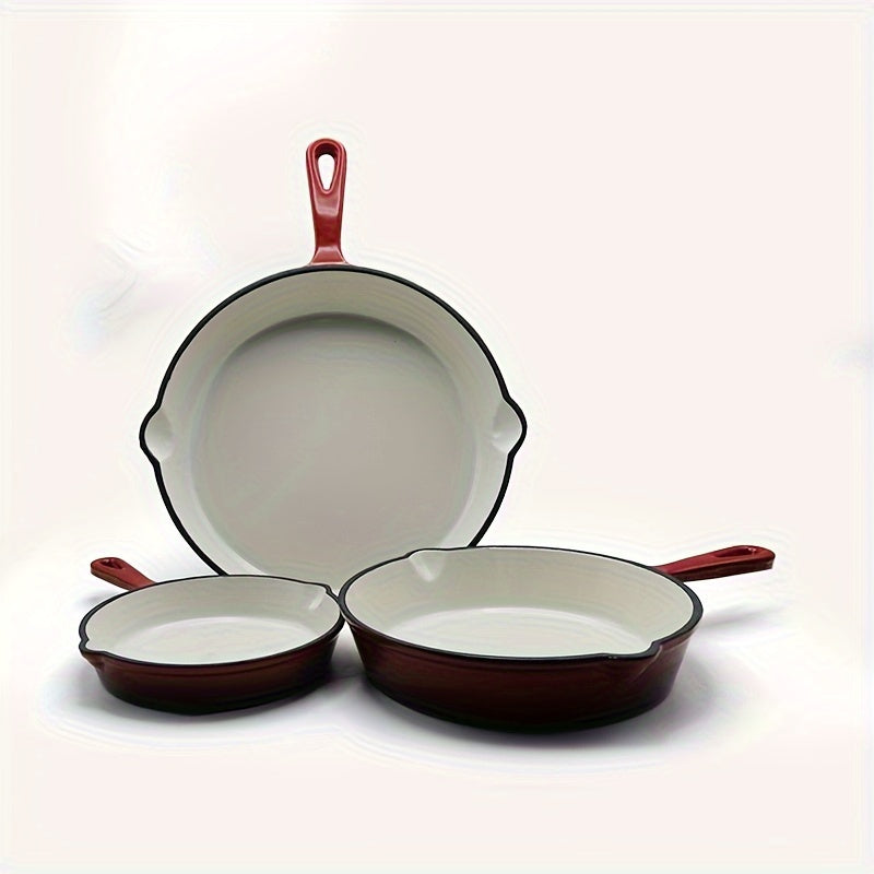 Набор из трех чугунных сковородок с эмалевым покрытием красного и кремового цветов, размером 15,24 см, 20,32 см и 25,4 см. Можно использовать на плите и в духовке.