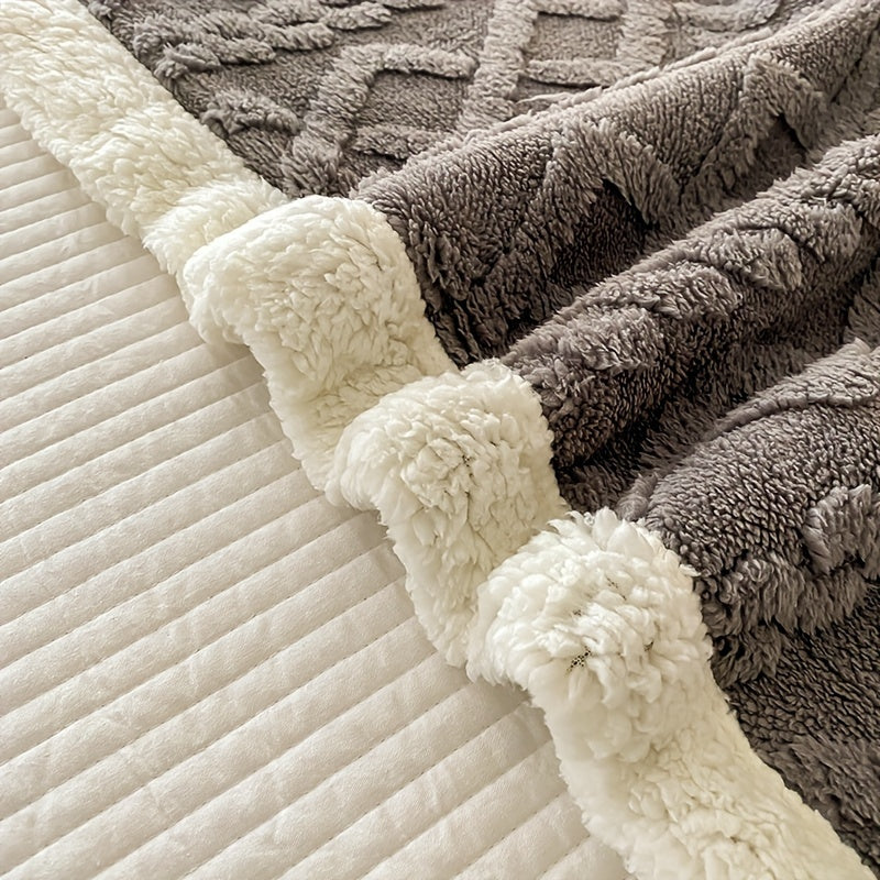 Reversible Polyester Fleece Sherpa Bed Blanket with Geometric Pattern for All Seasons