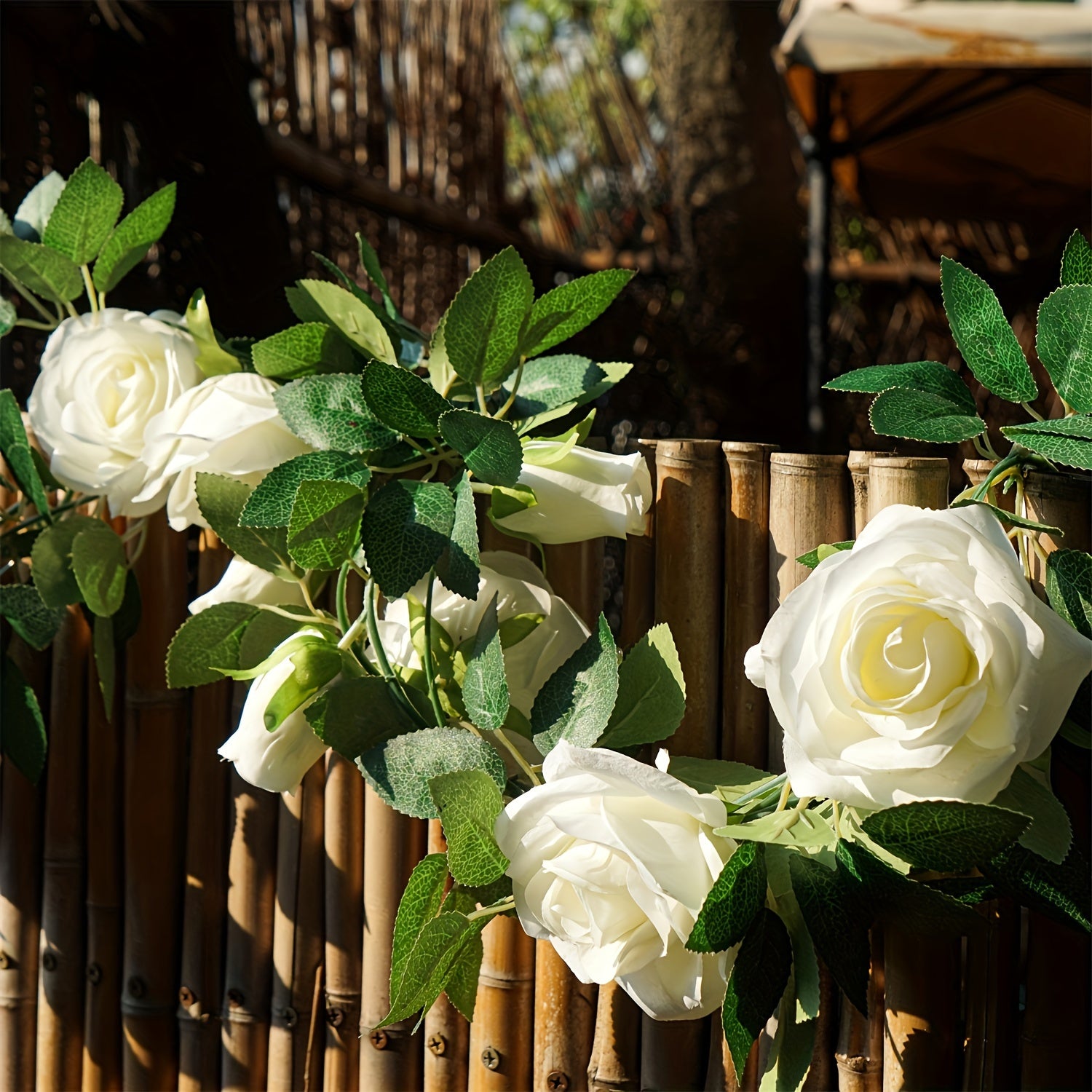 Guirnalda de rosas artificiales blancas de 6 metros para bodas, jardines y decoración navideña
