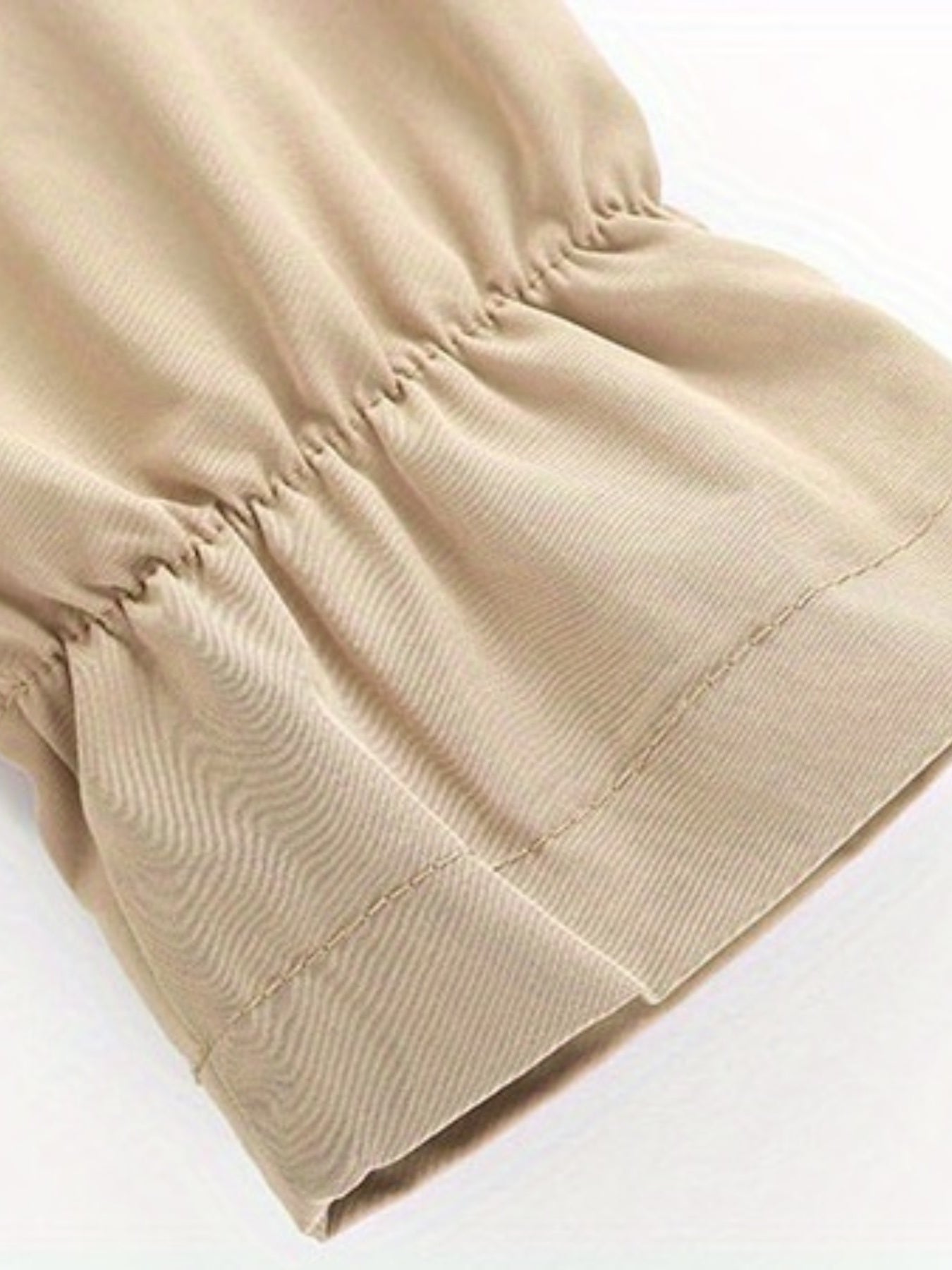 Девочкиное плащ с бусинами и большим воротником-куклой для весны и осени