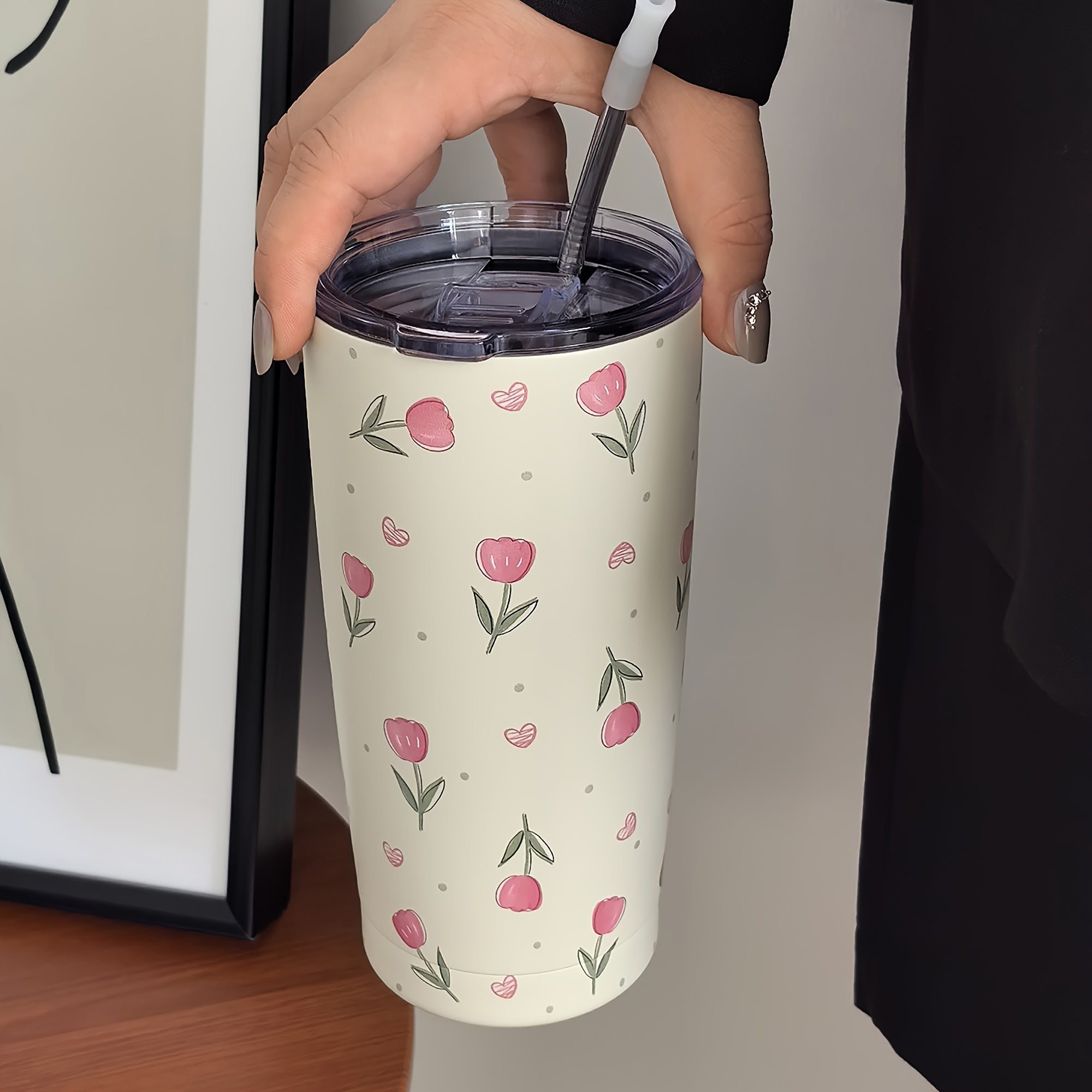 Bir dona Tulip naqshidagi suv shishasi, 600ml/20.29oz sig'imga ega zanglamas po'latdan yasalgan izolyatsiyalangan suv stakanlari, yoz va qish ichimliklari uchun ideal. Sayohat aksessuarlar va sovg'alar uchun mukammal.