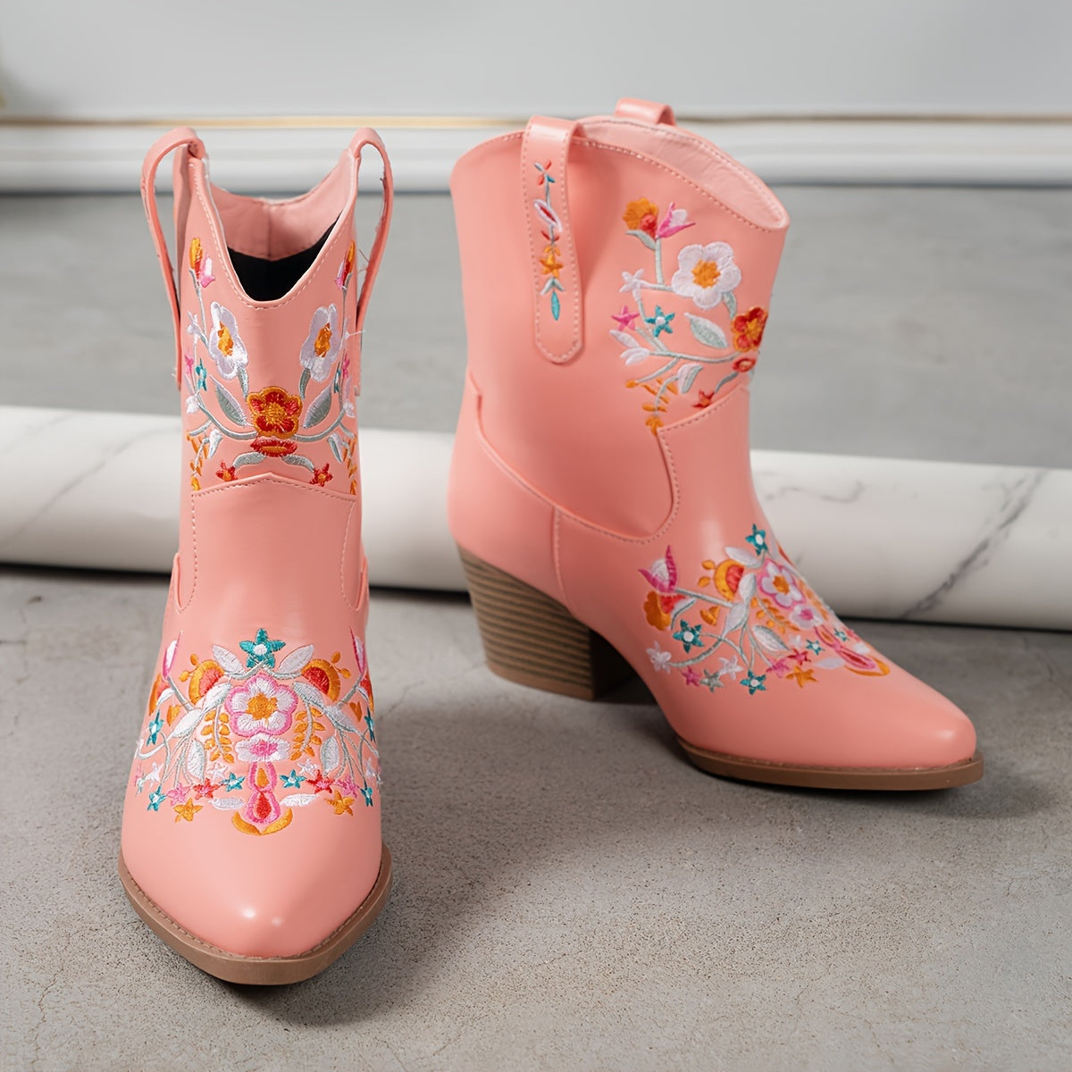 Женские цветочные вышитые искусственные сапоги до бедра с фиолетовым массивным каблуком