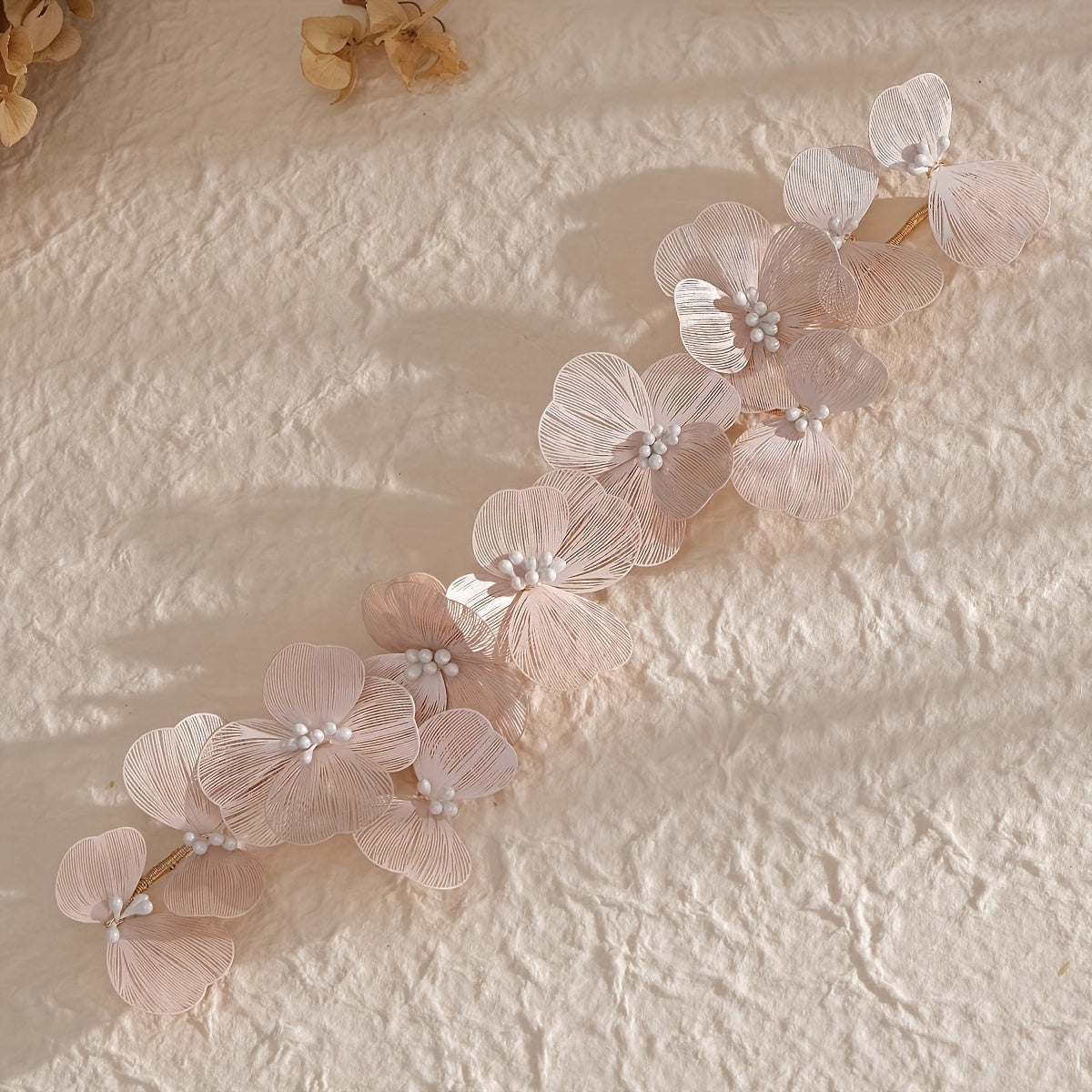 To'ylar uchun Barokko Gul Faux Marjonlar bilan To'y Soch Boshqichi