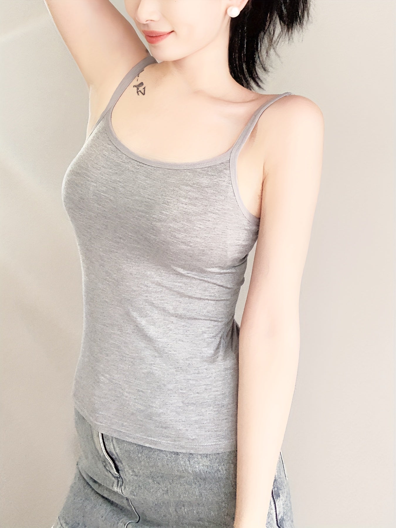 Базовый топ-камисол с круглым вырезом, с подкладкой и без спинки, подходит для повседневной носки и нижнего белья.