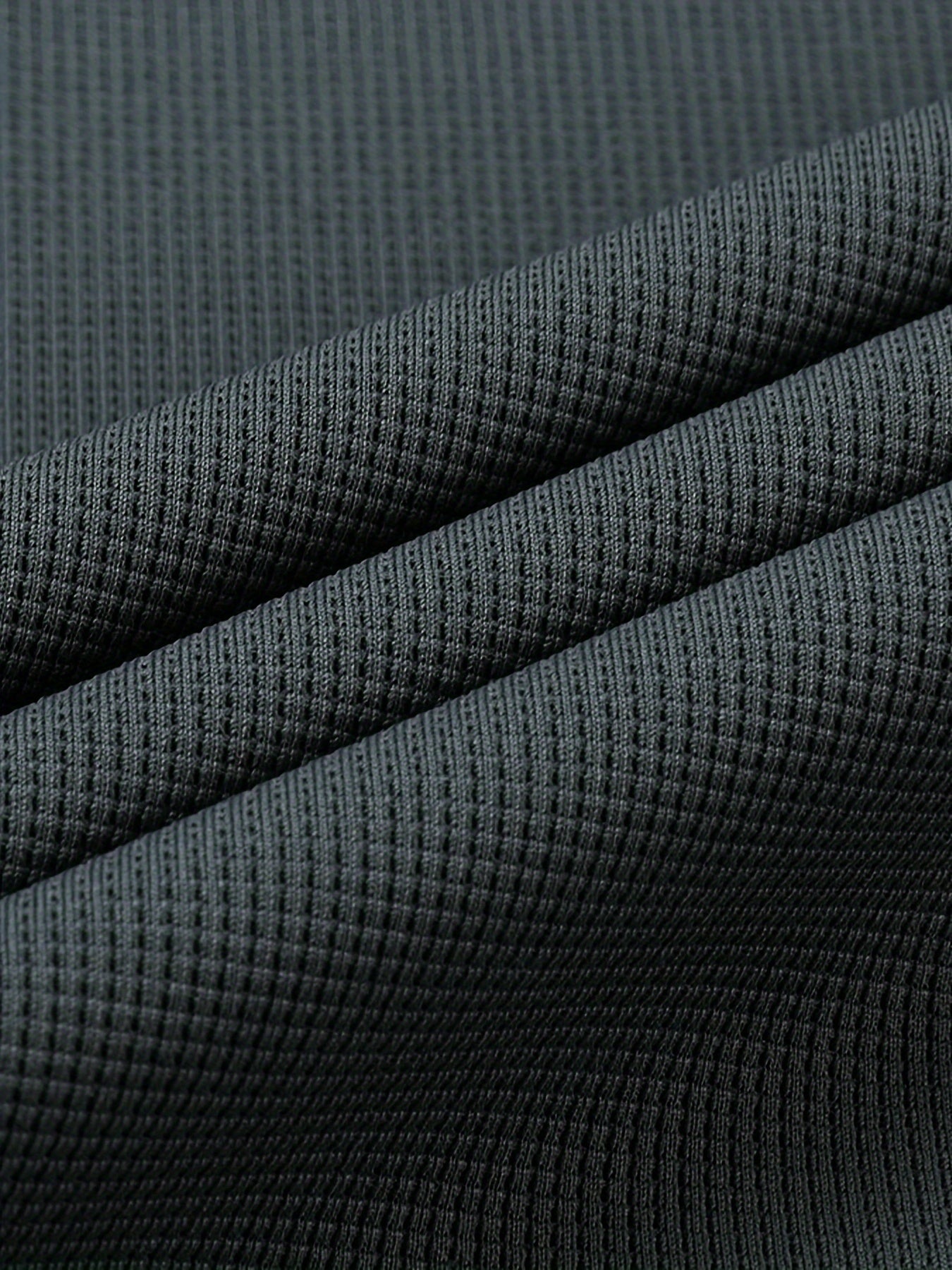 Erkaklar uchun bir rangli yengli futbolka, barcha mavsumlar uchun mos, tasodifiy uslub va havo o'tkazuvchanligi bilan ajralib turadi. Kundalik kiyim yoki sovg'a sifatida ideal.