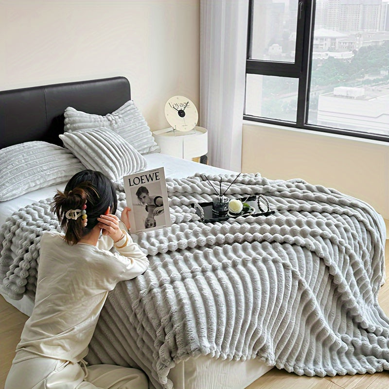 Velvet Throw Blanket with Faux Rabbit Fur for Bedroom Living Room All Seasons