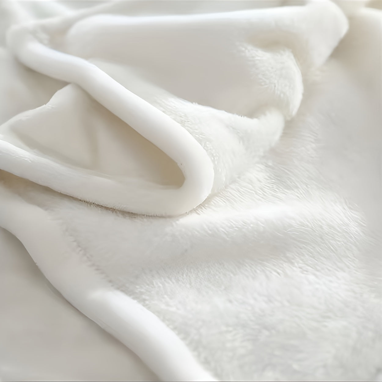 Soft Bear-Patterned Fleece Blanket for Kids and Adults, Cozy and Comfortable